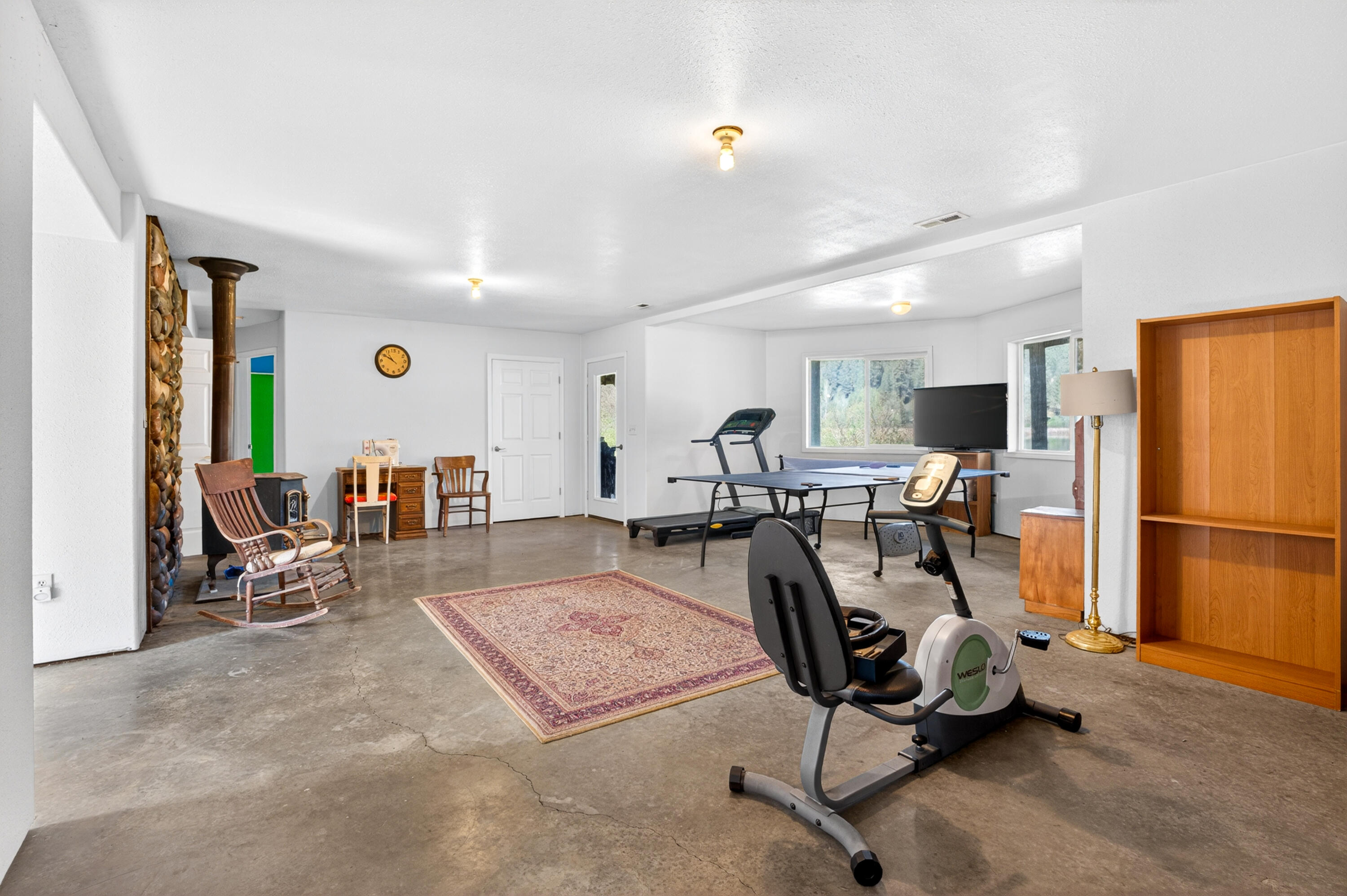 
                        Property photograph at
                        927 MISSION LAKE RD
                      