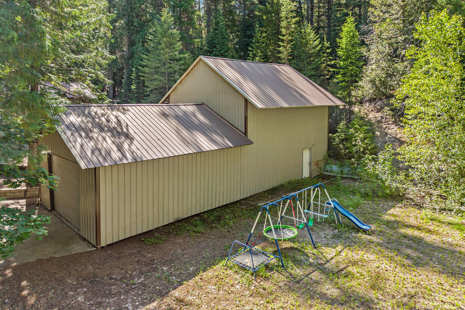 
                        Property photograph at
                        2594 TAMARACK DR
                      