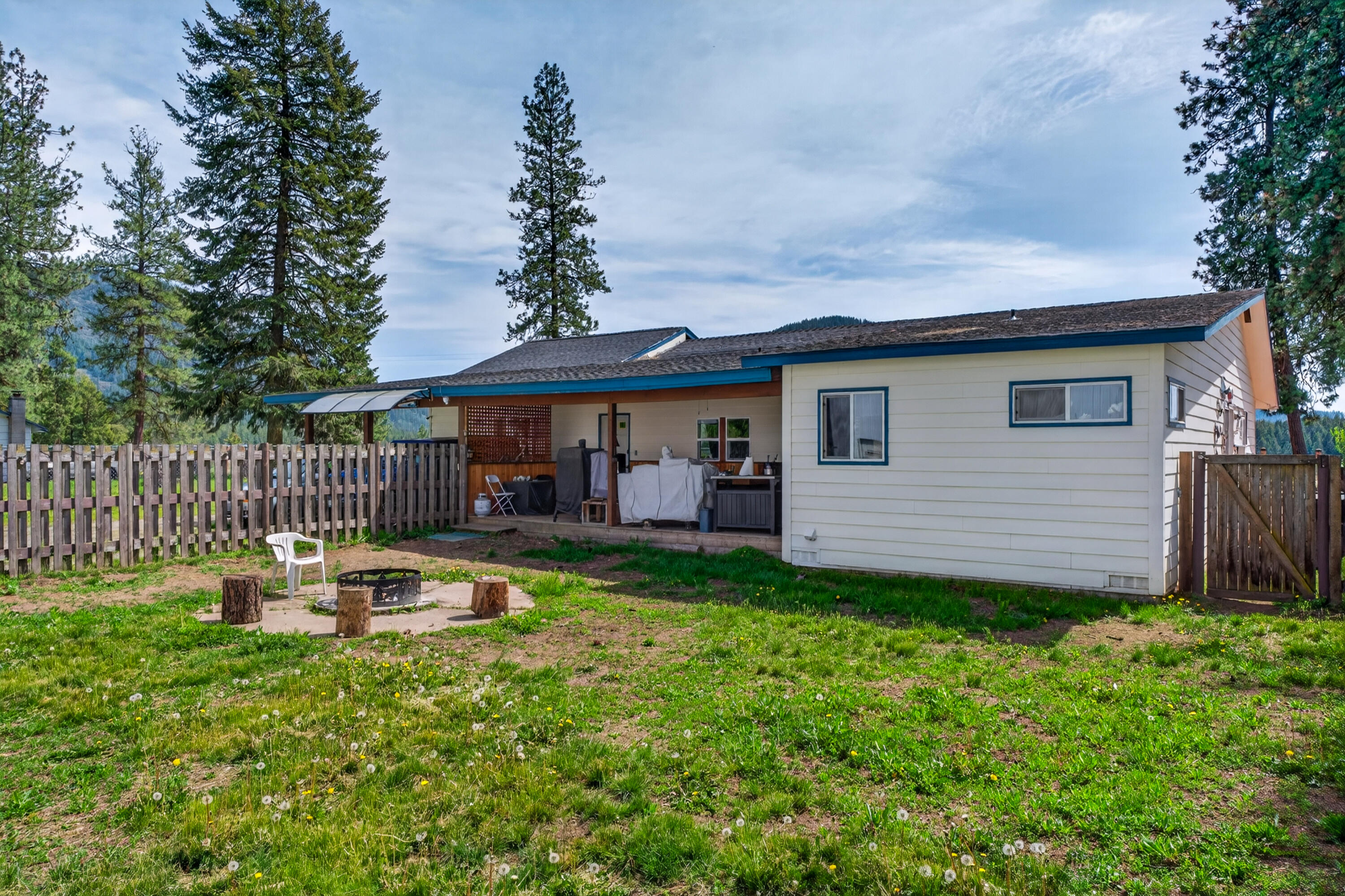 
                        Property photograph at
                        762 JOSEPH JESSICA RD
                      