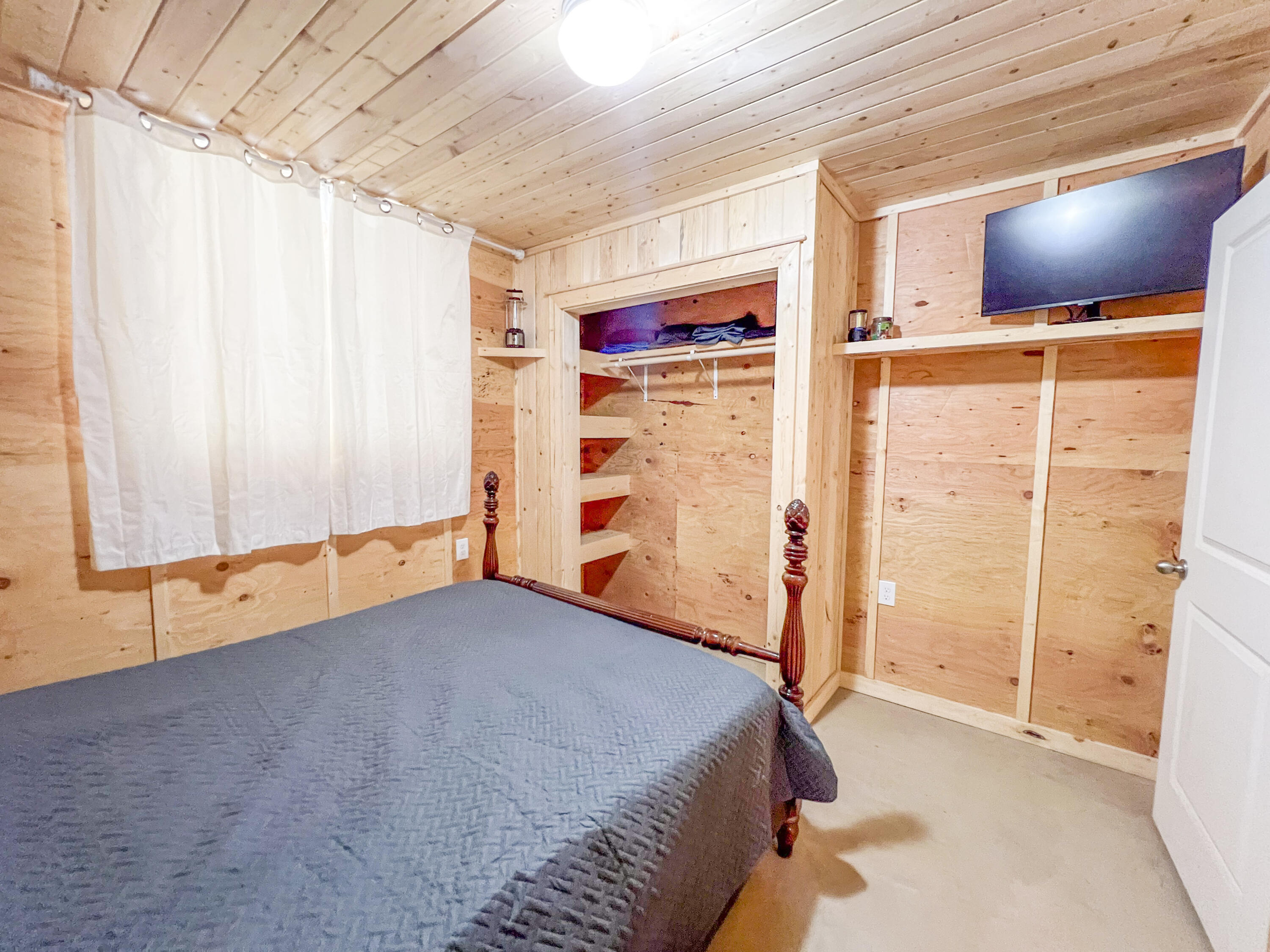 
                        Property photograph at
                        3402 LARKSPUR WAY
                      
