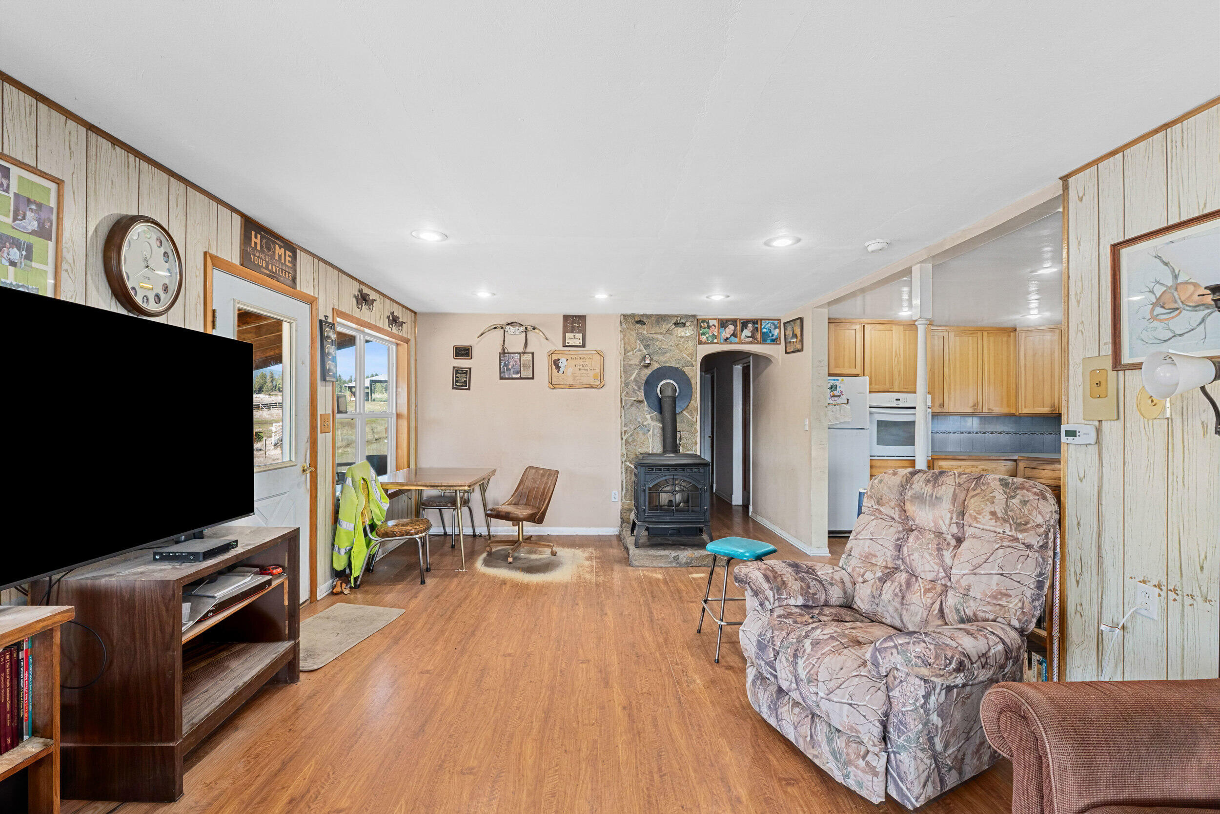 
                        Property photograph at
                        3031 HALL CREEK RD
                      