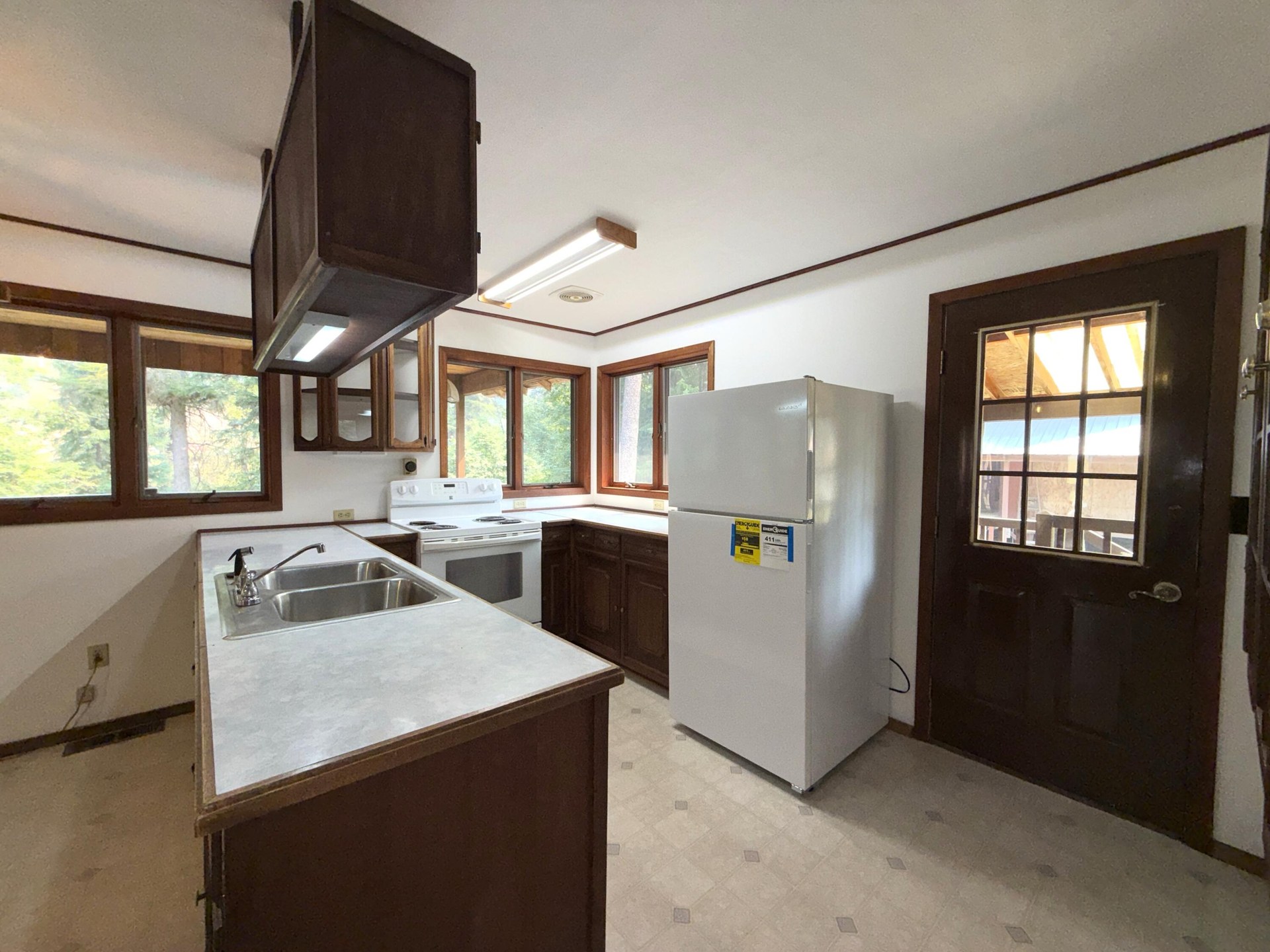 
                        Property photograph at
                        5 VISTA DR
                      
