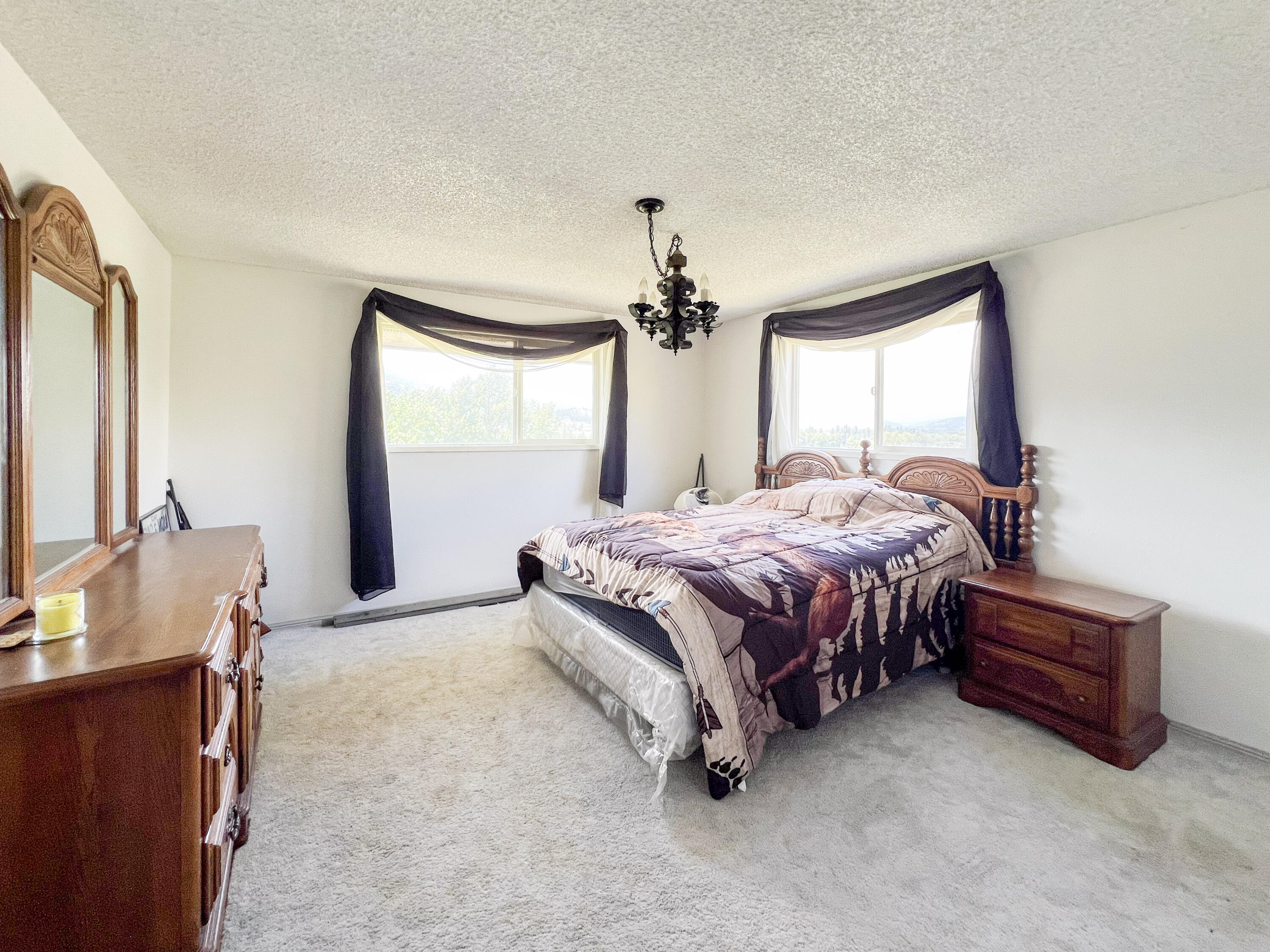 
                        Property photograph at
                        598 N HWY 395
                      