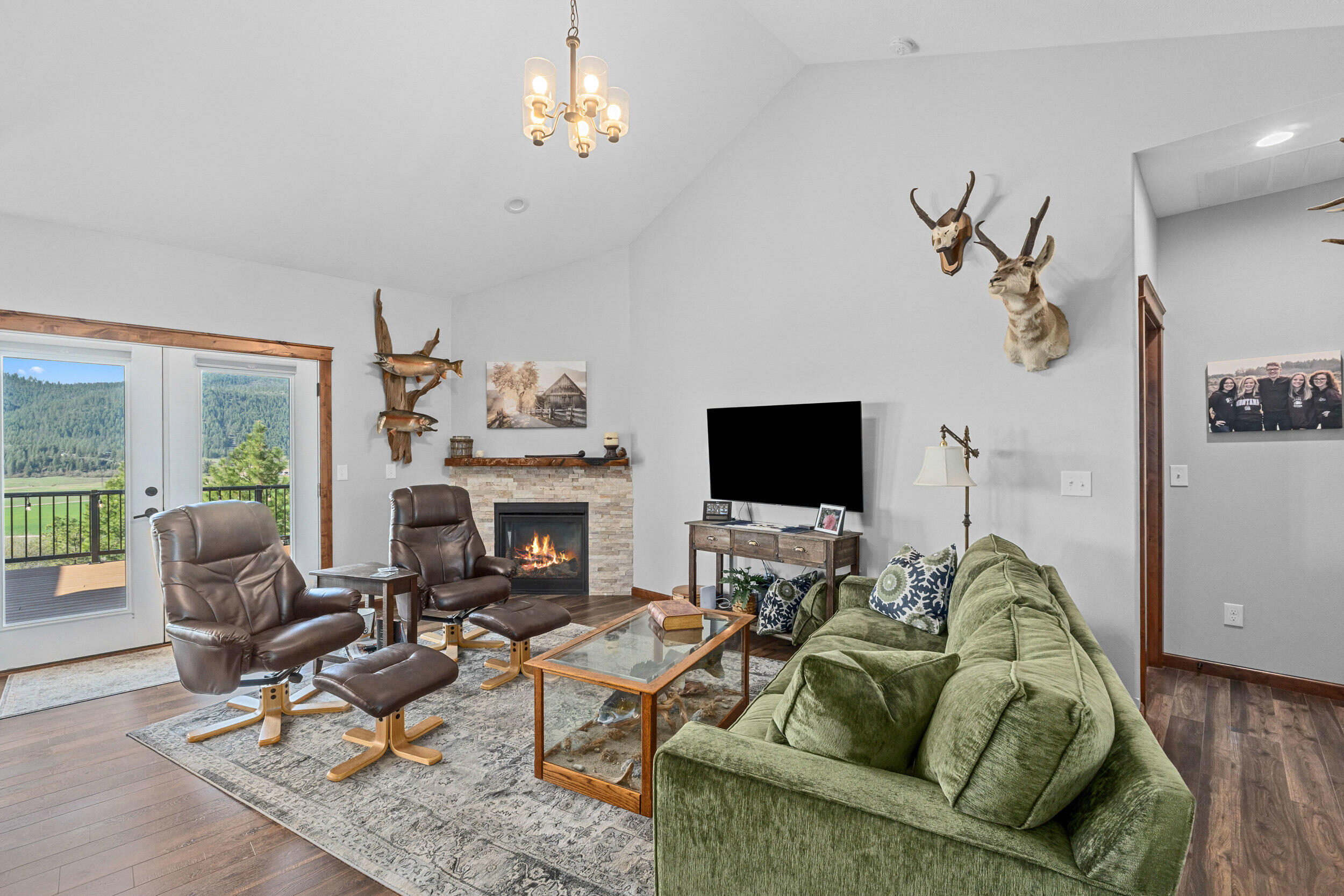 
                        Property photograph at
                        305 MAVEN WAY
                      