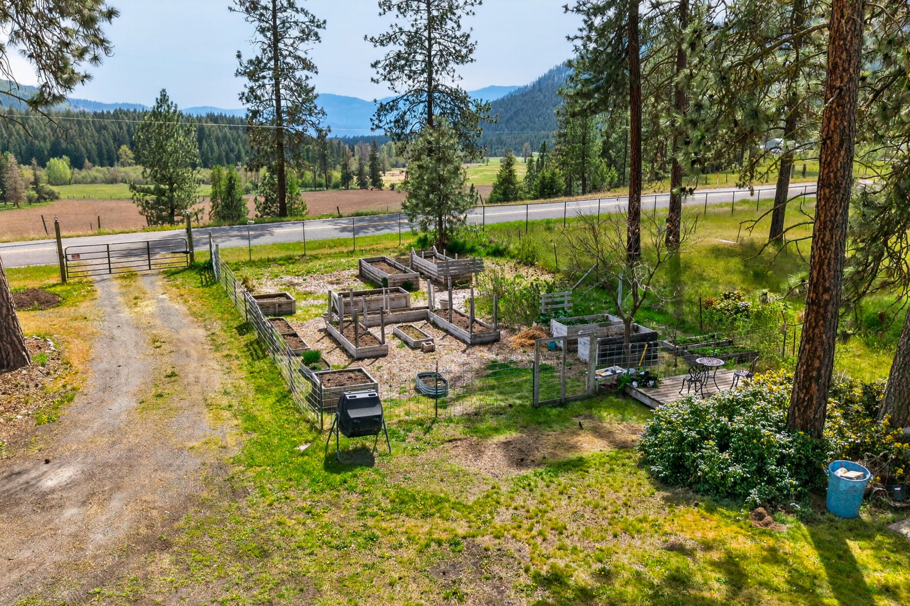 
                        Property photograph at
                        762 JOSEPH JESSICA RD
                      