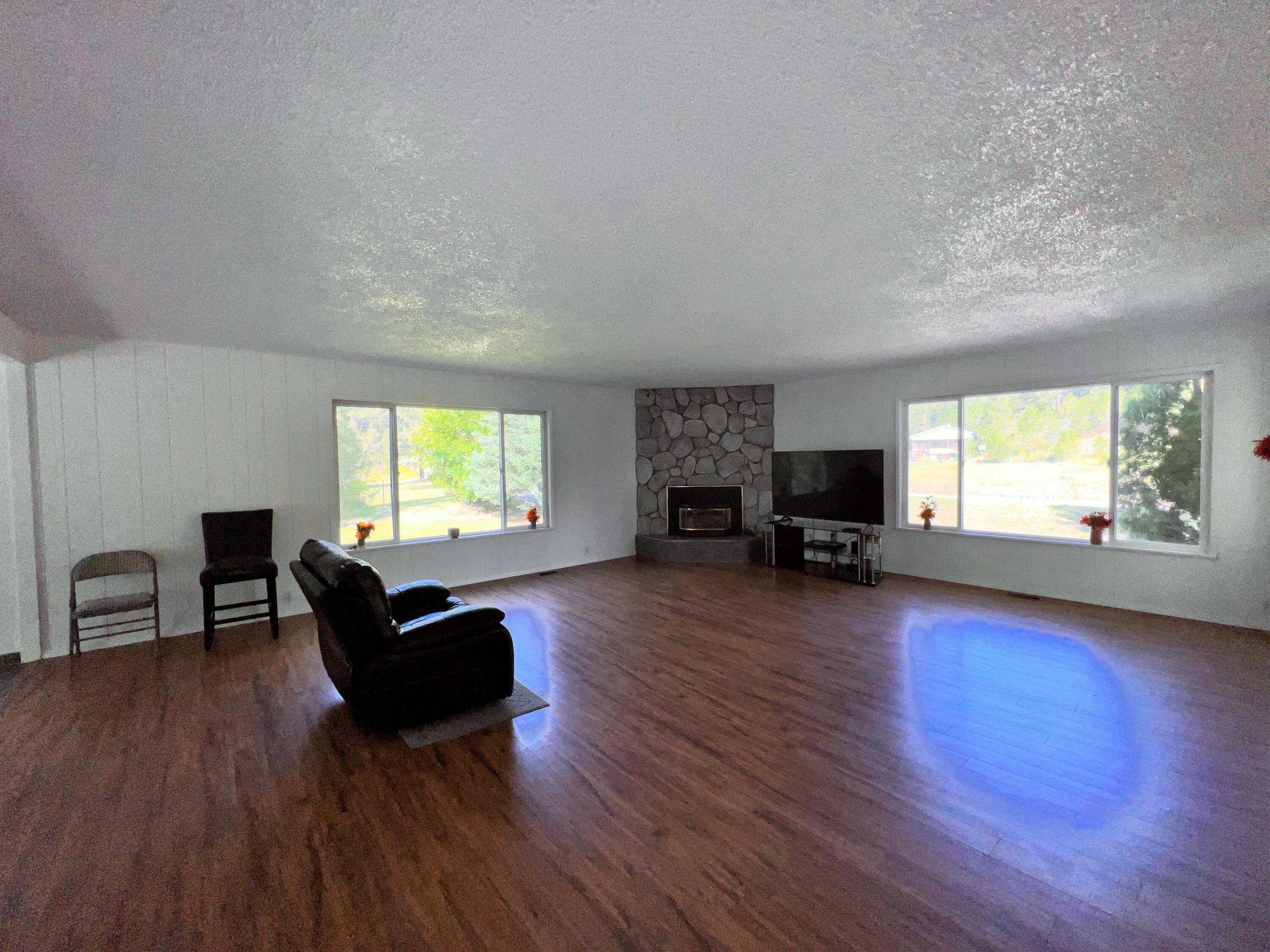 
                        Property photograph at
                        17320 HIGHWAY 21 N
                      