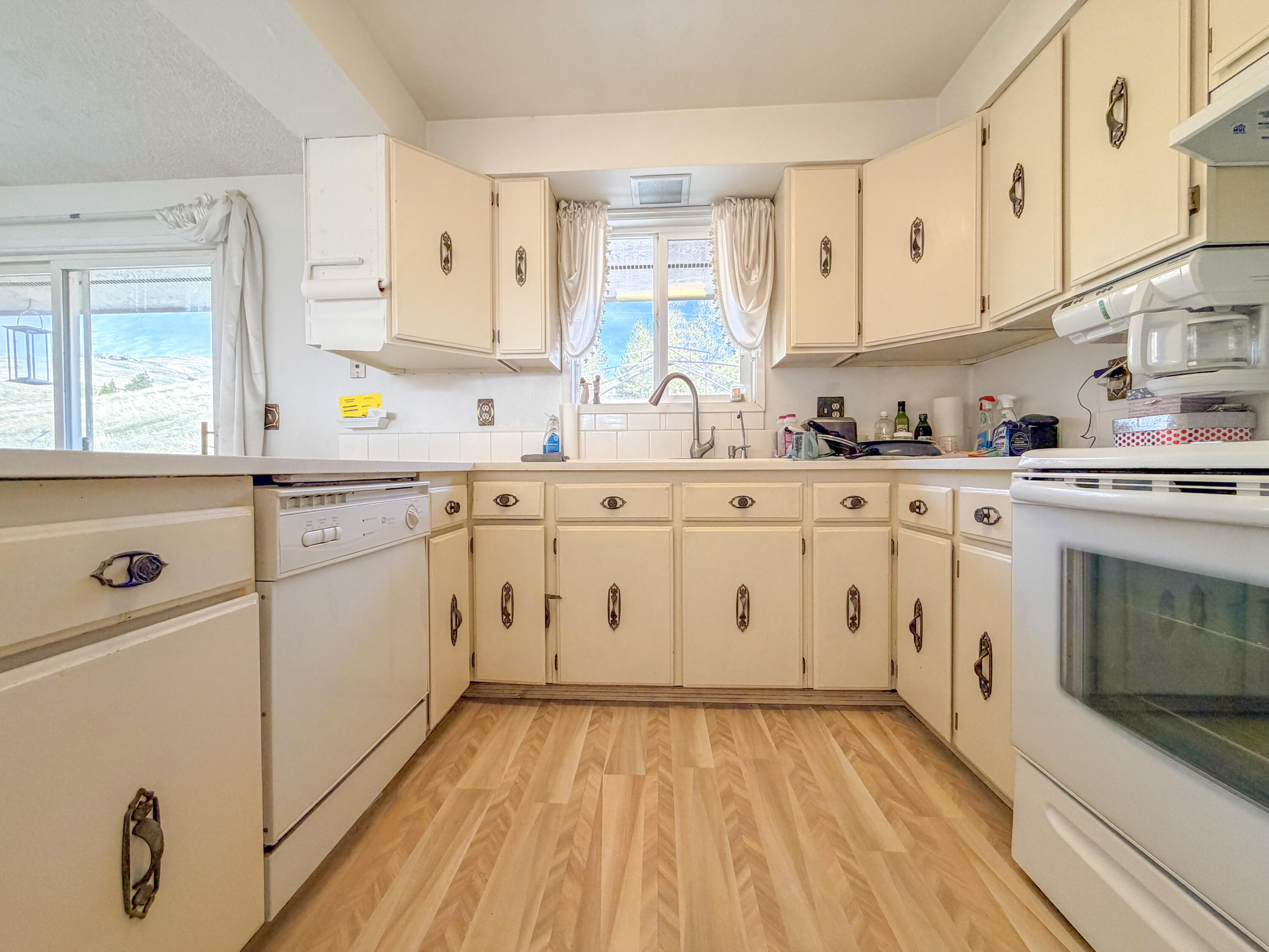 
                        Property photograph at
                        598 N HWY 395
                      