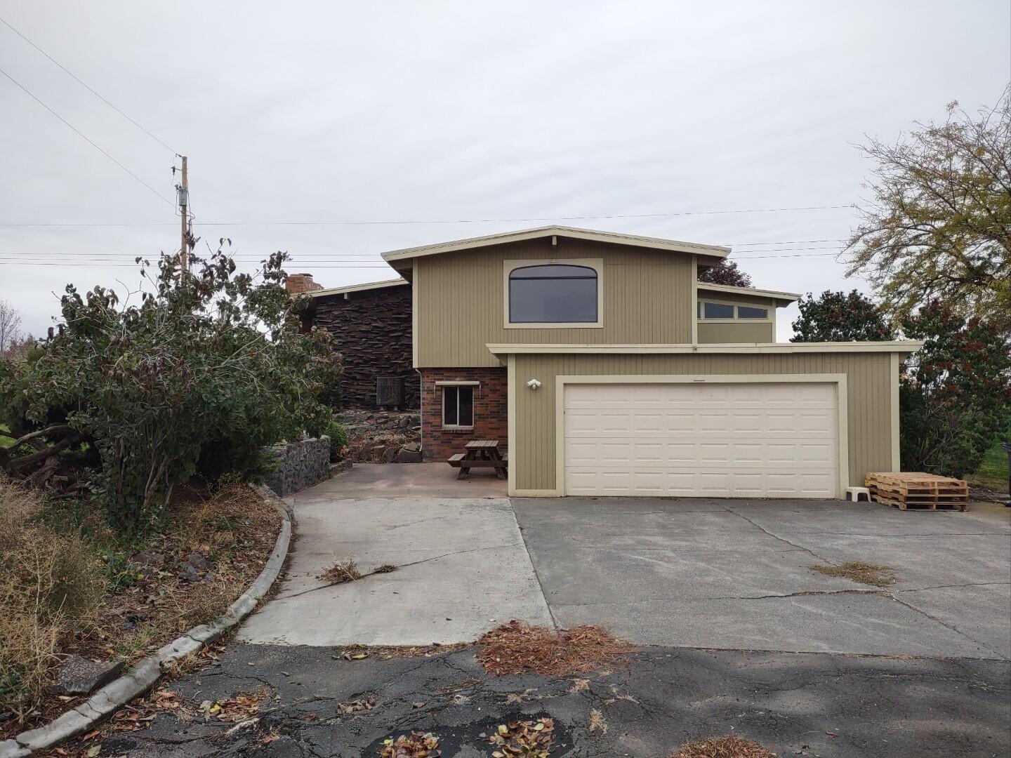 
                        Property photograph at
                        2175 W MCMANAMON RD
                      