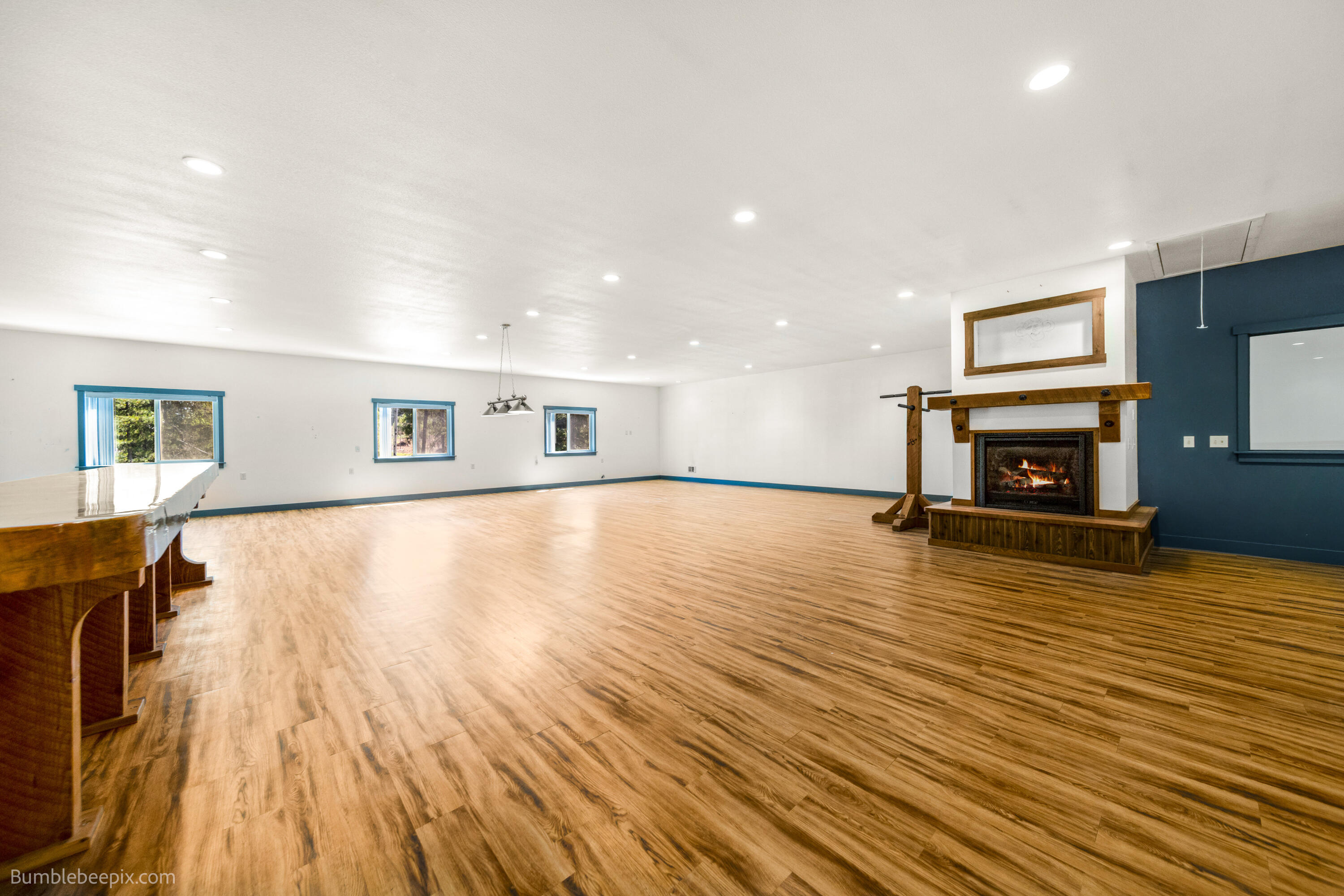 
                        Property photograph at
                        393958 HIGHWAY 20
                      