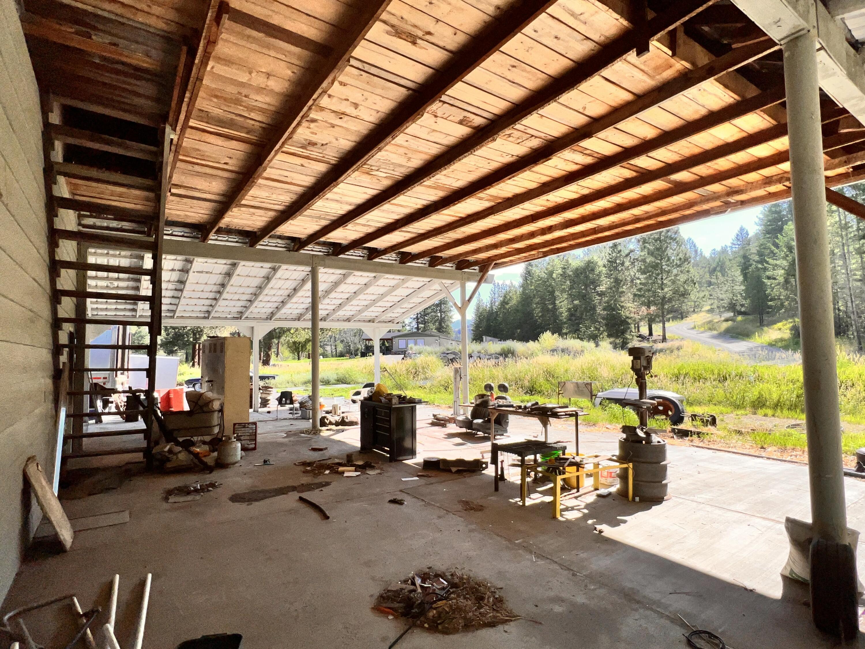 
                        Property photograph at
                        17320 HIGHWAY 21 N
                      