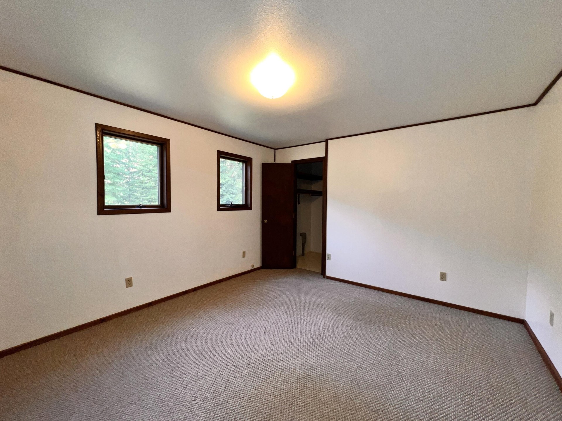 
                        Property photograph at
                        5 VISTA DR
                      