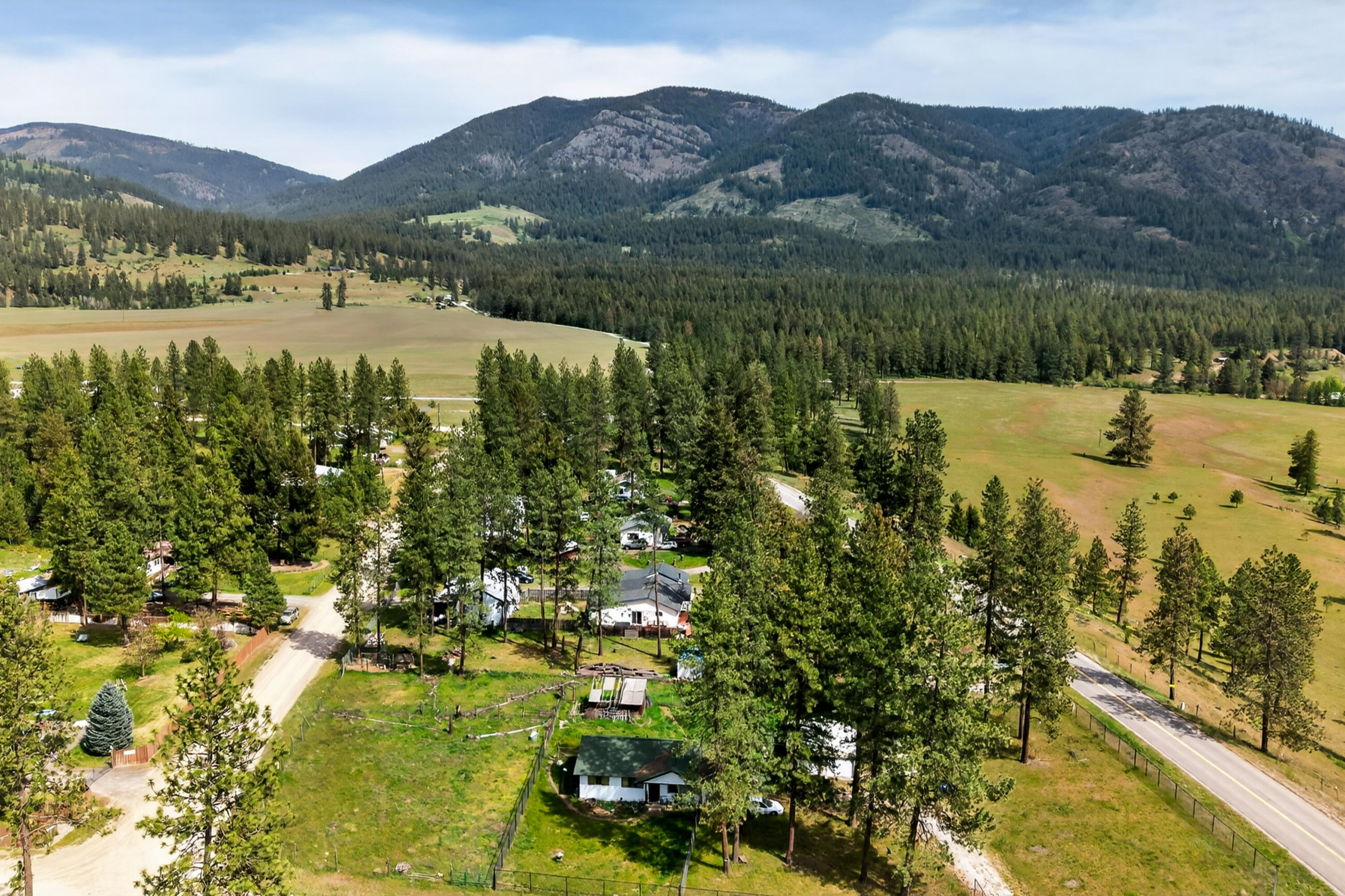 
                        Property photograph at
                        762 JOSEPH JESSICA RD
                      