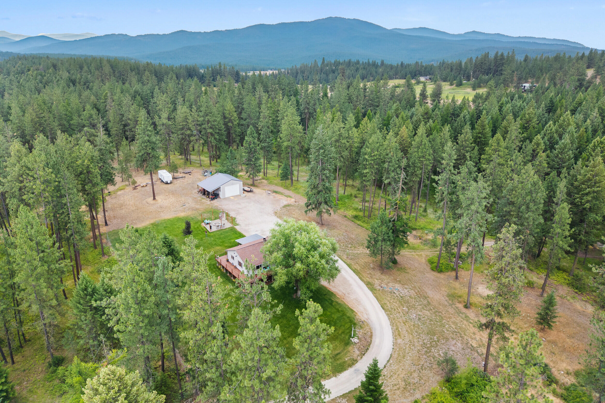 
                        Property photograph at
                        762 MAHONEY RD
                      