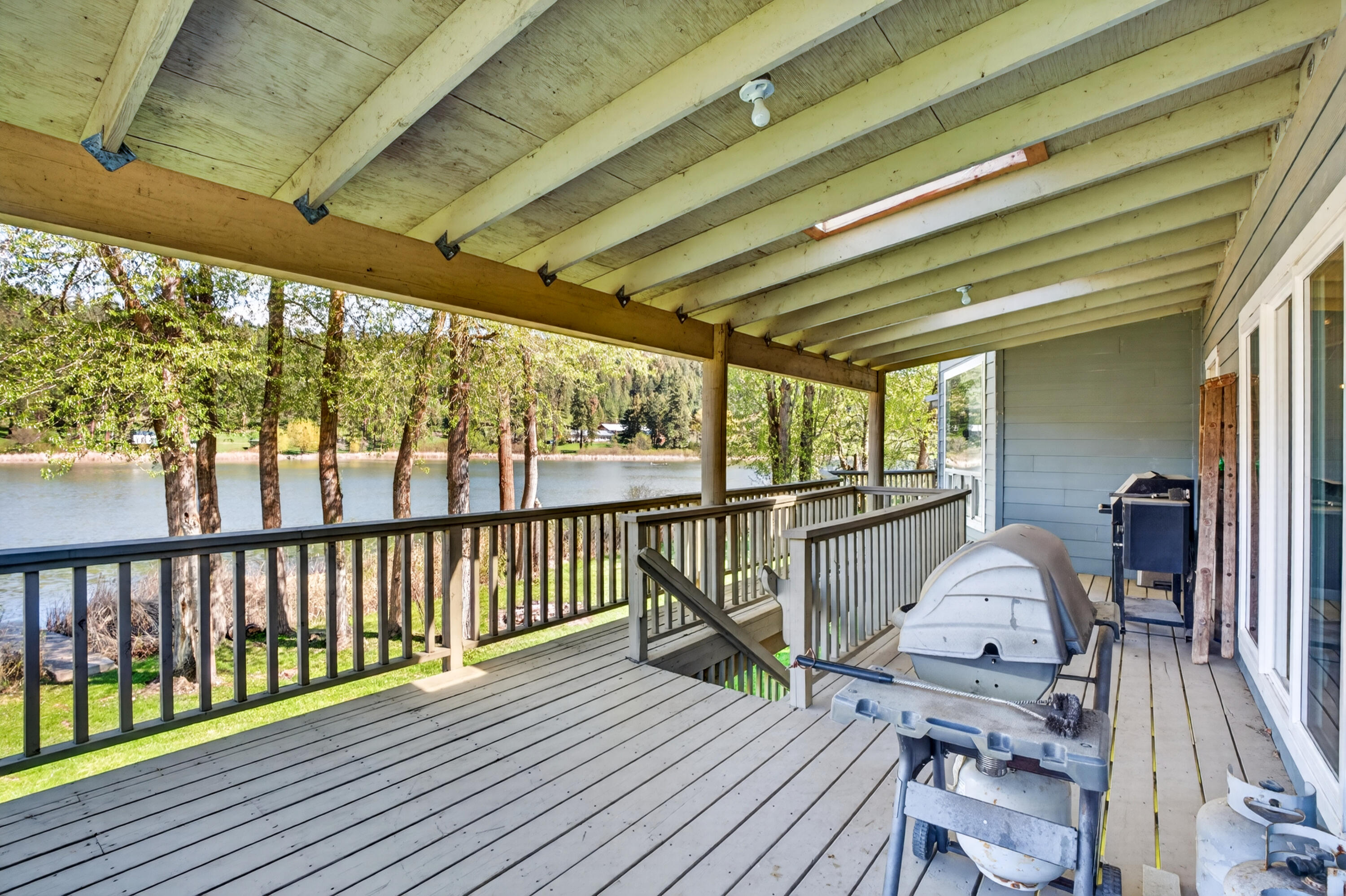 
                        Property photograph at
                        927 MISSION LAKE RD
                      