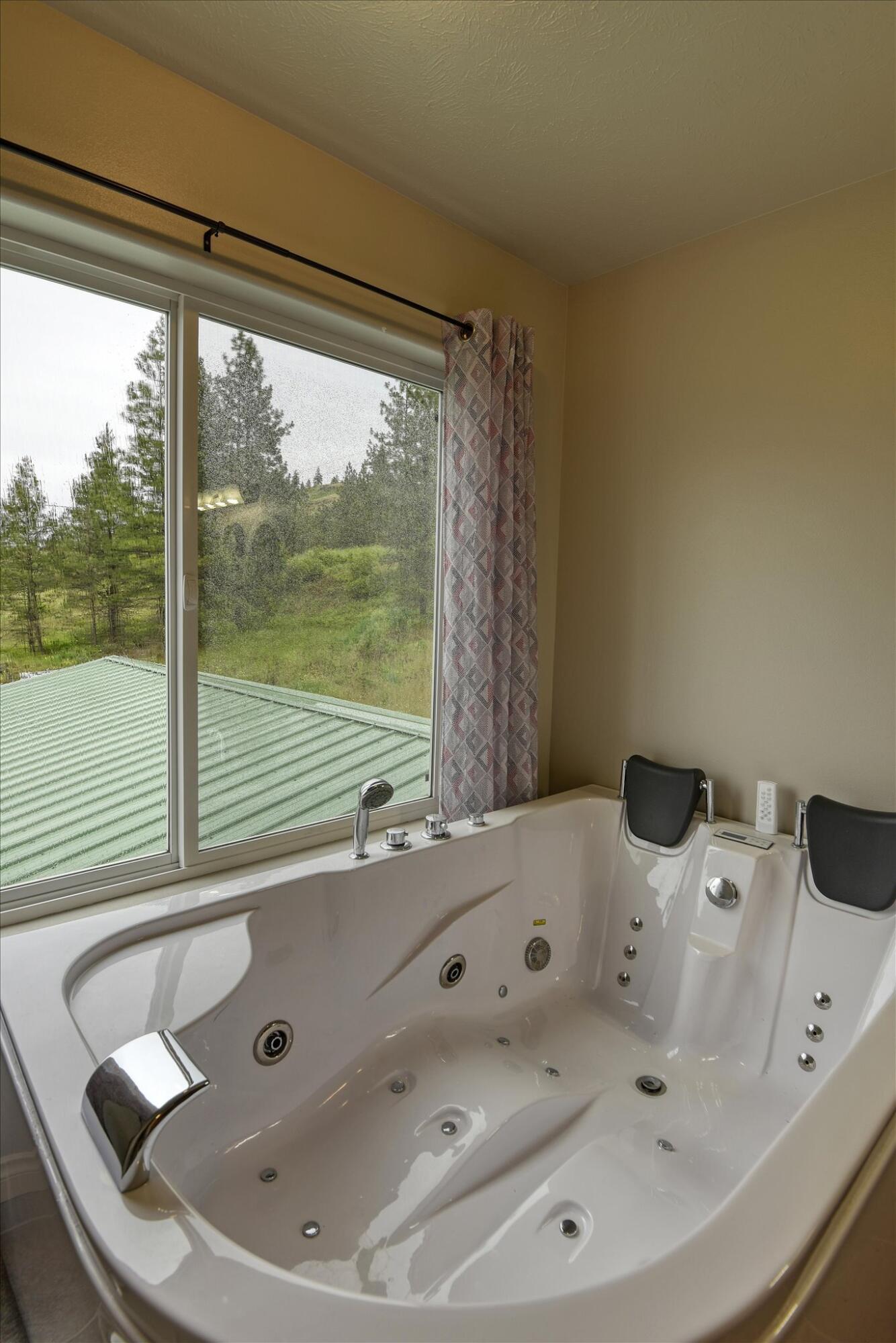 
                        Property photograph at
                        419 US-395 S
                      