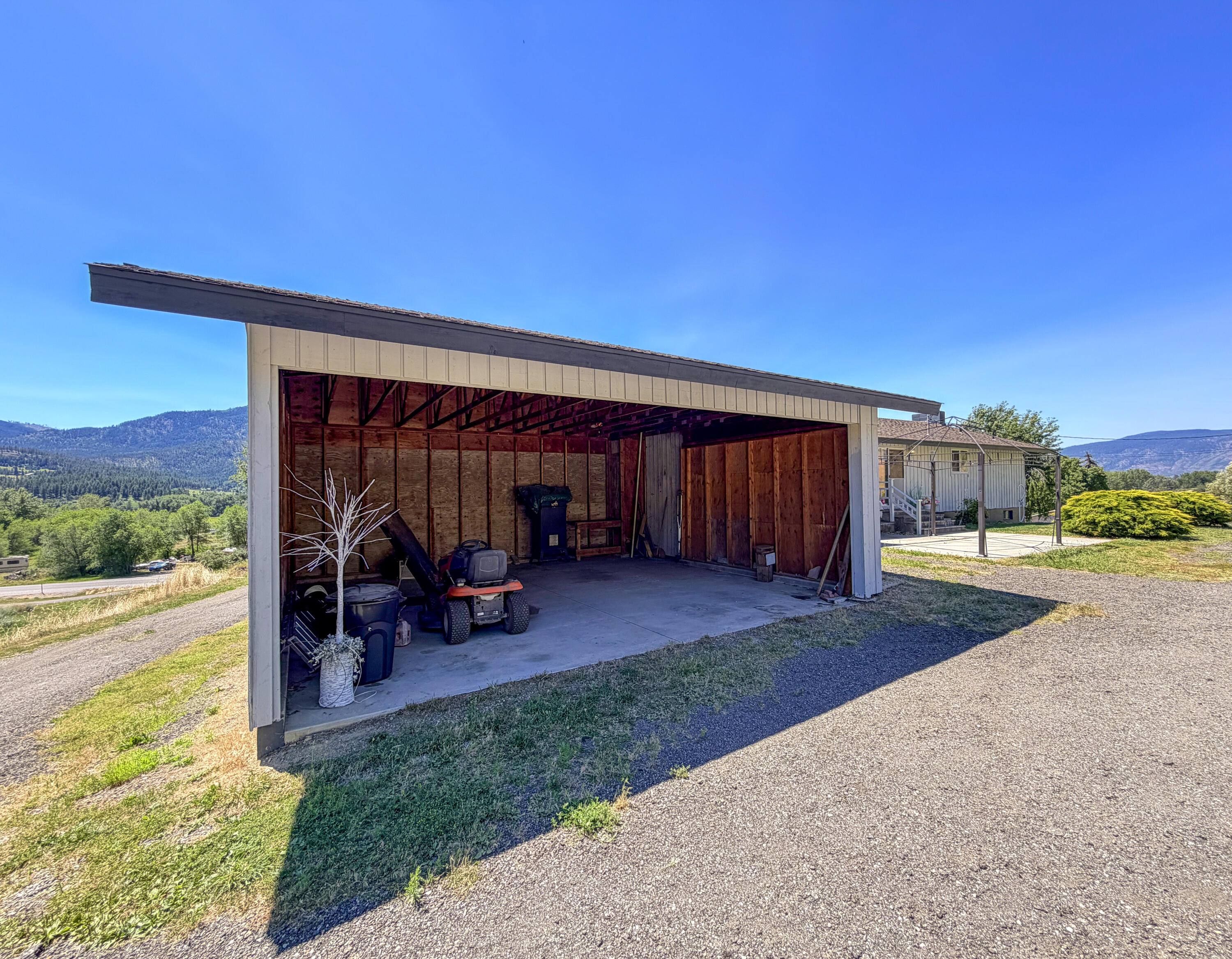 
                        Property photograph at
                        598 N HWY 395
                      