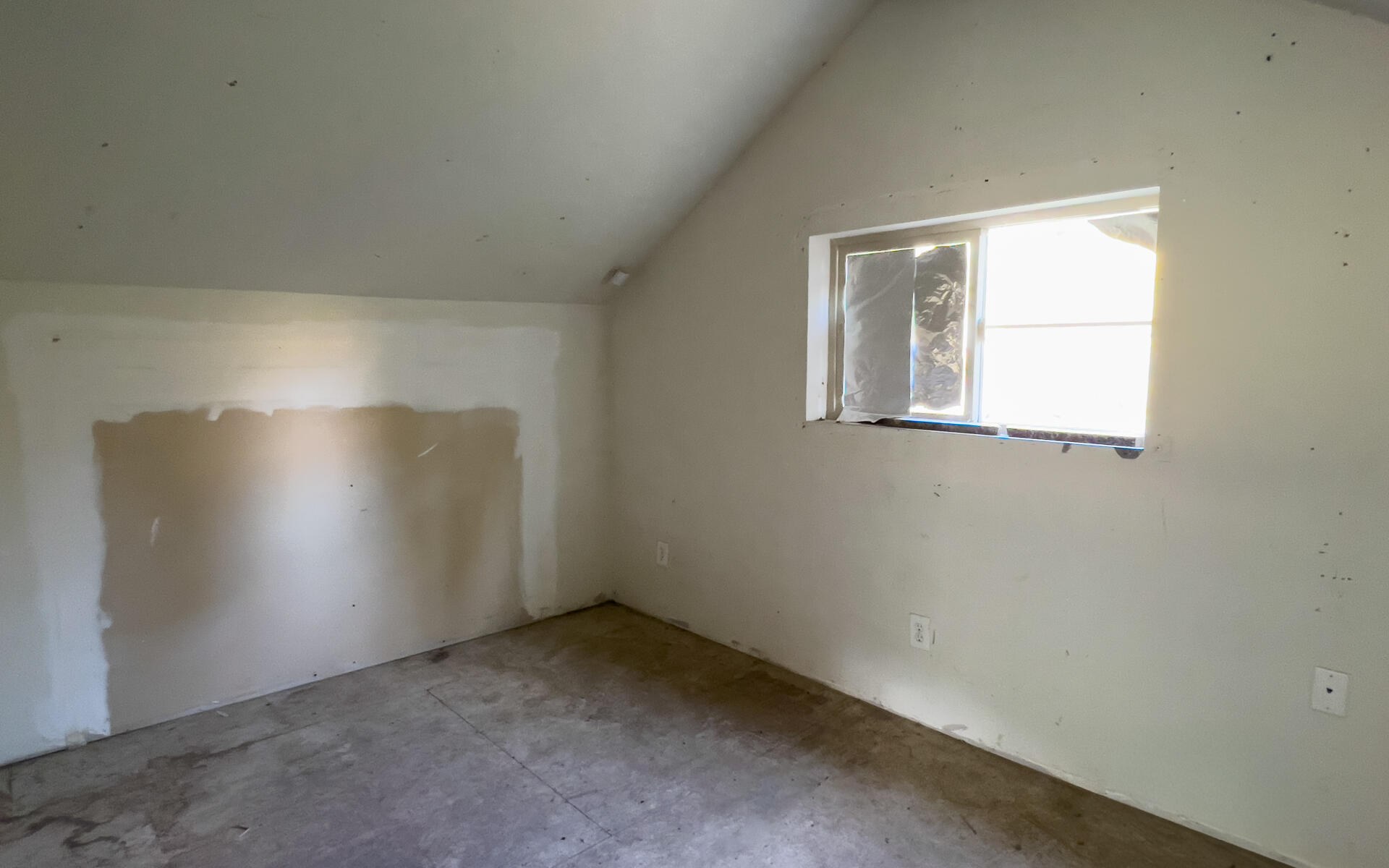 
                        Property photograph at
                        1949-B SCOTT RD
                      