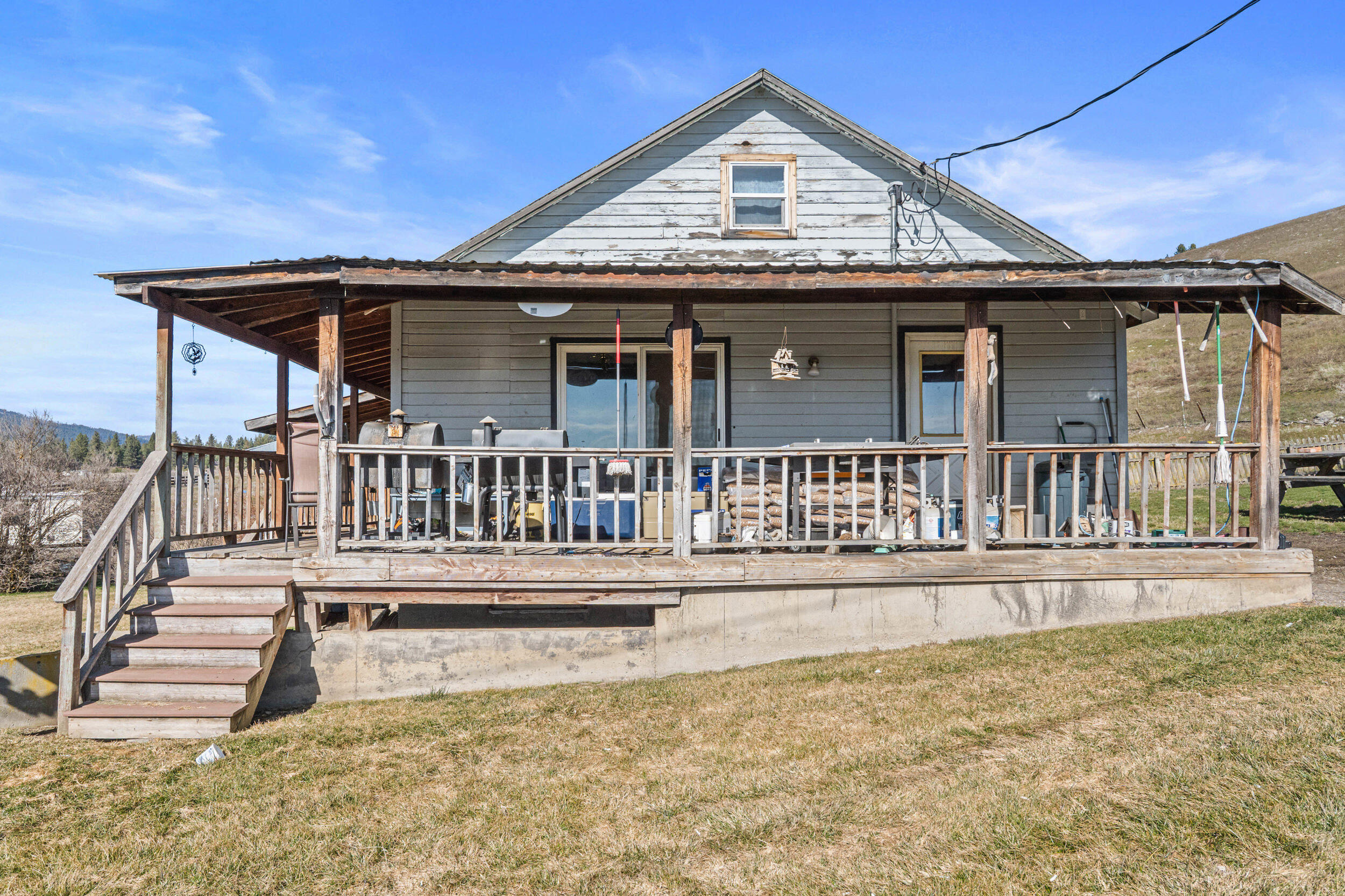 
                        Property photograph at
                        3031 HALL CREEK RD
                      
