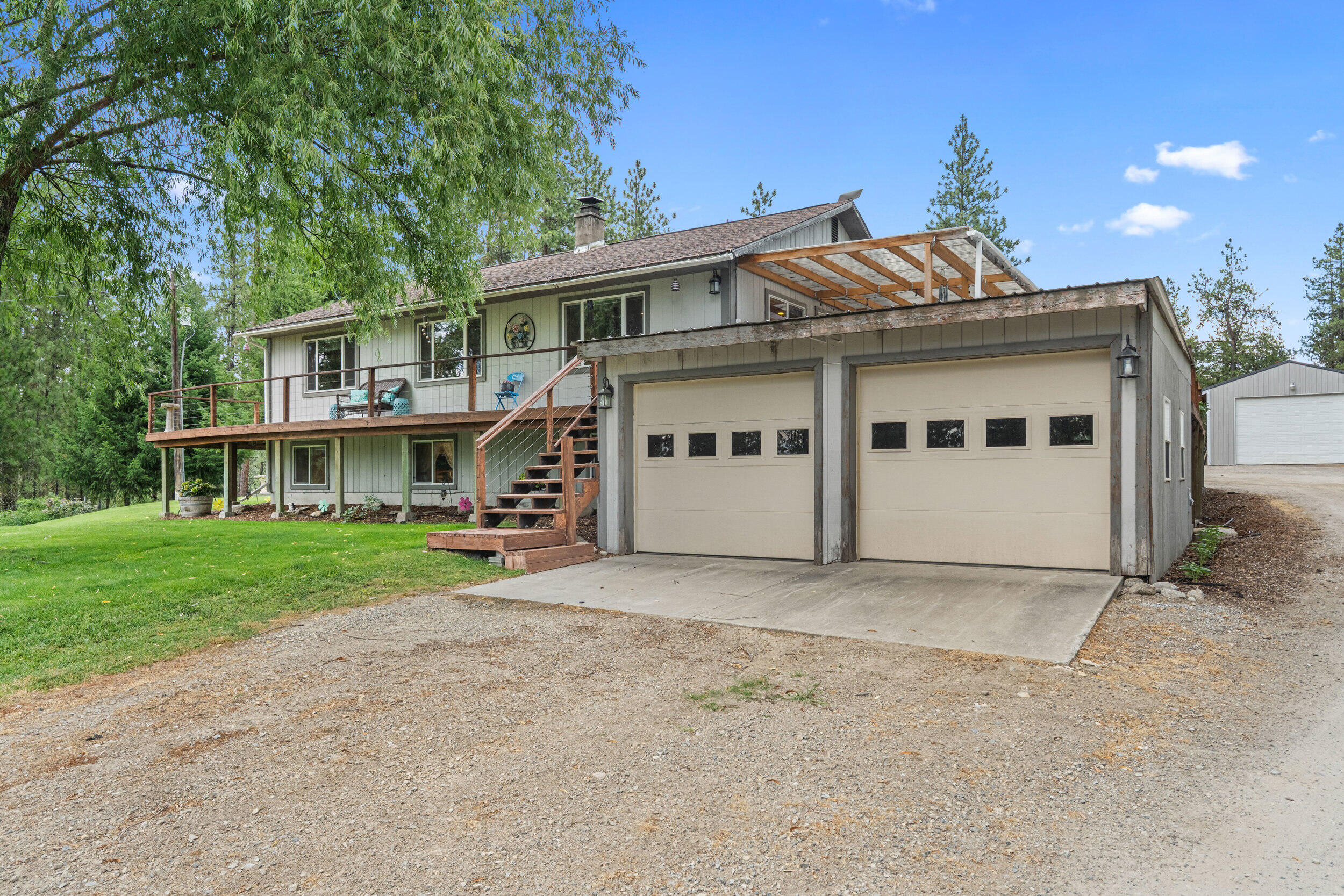 
                        Property photograph at
                        762 MAHONEY RD
                      