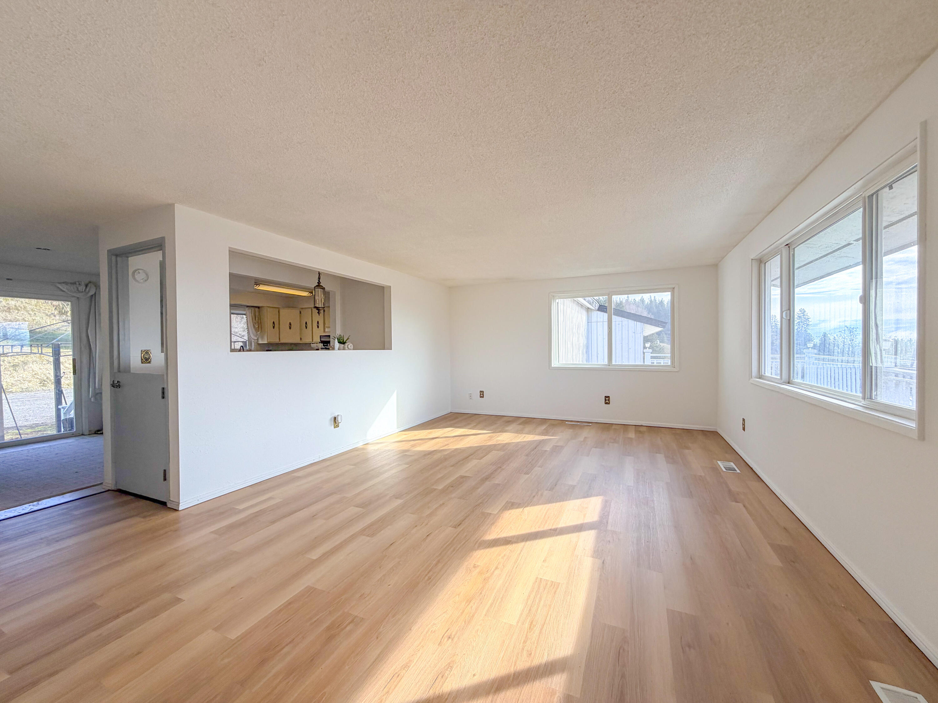 
                        Property photograph at
                        598 N HWY 395
                      