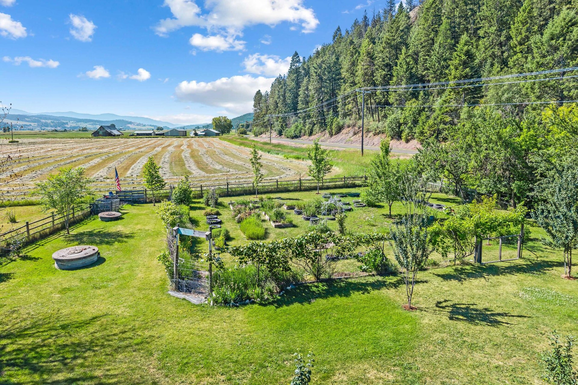 
                        Property photograph at
                        511 VALLEY WESTSIDE RD
                      