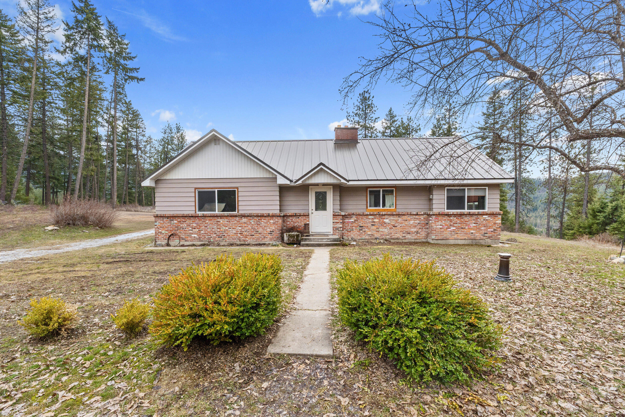 
                        Property photograph at
                        2852 HORSESHOE LAKE RD
                      