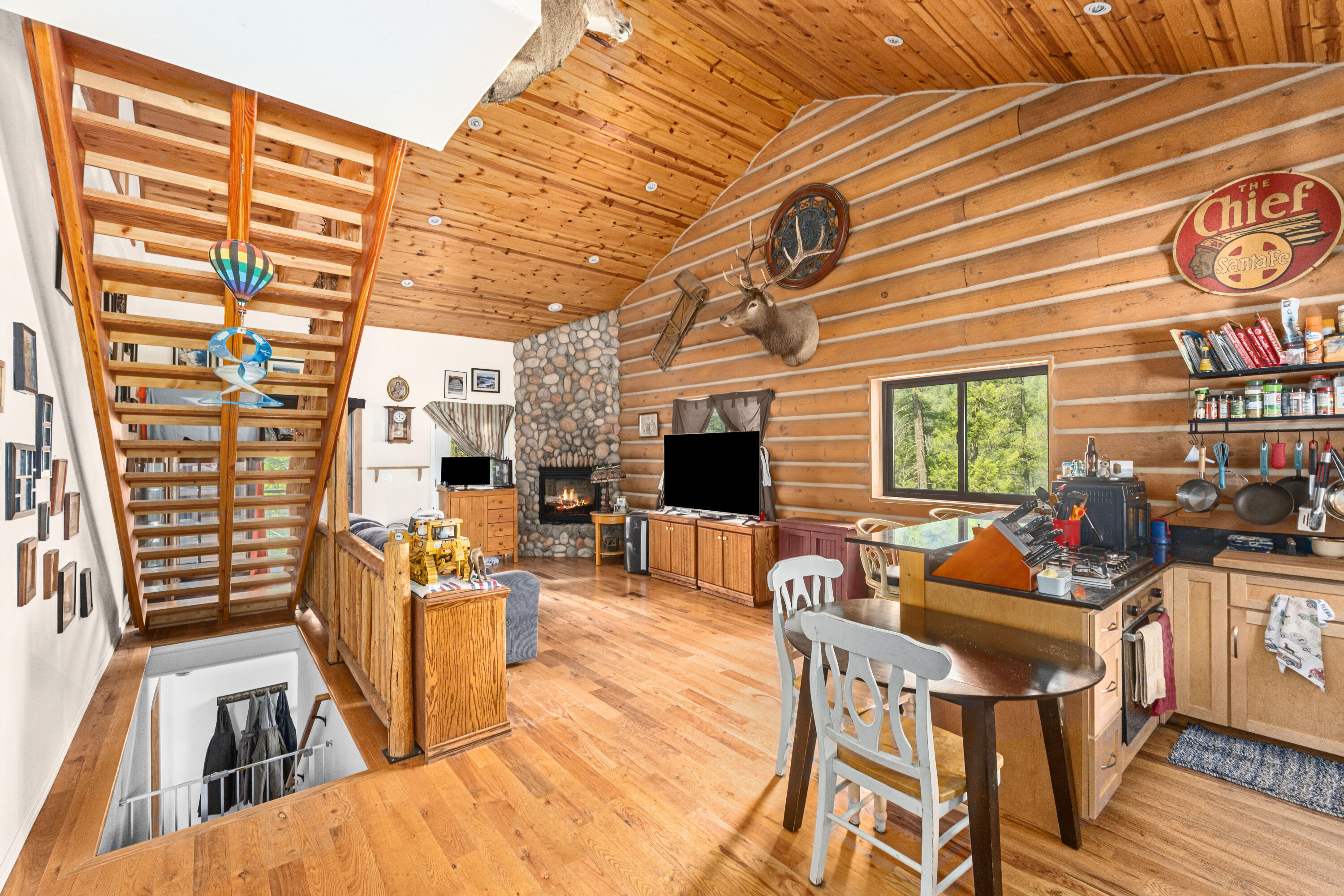 
                        Property photograph at
                        3733 V SAND CREEK RD
                      