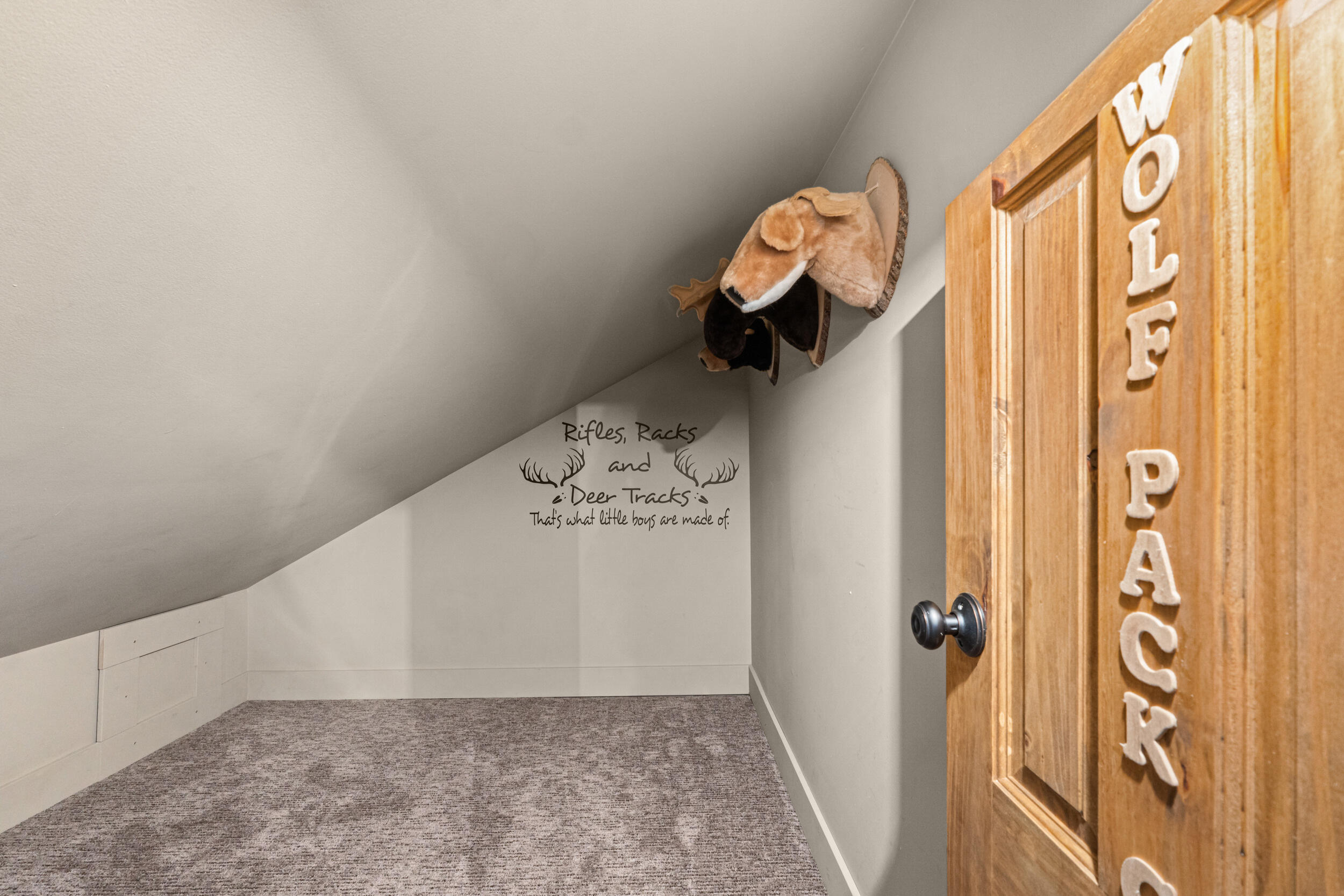 
                        Property photograph at
                        33905 WINTERWOOD LN E
                      