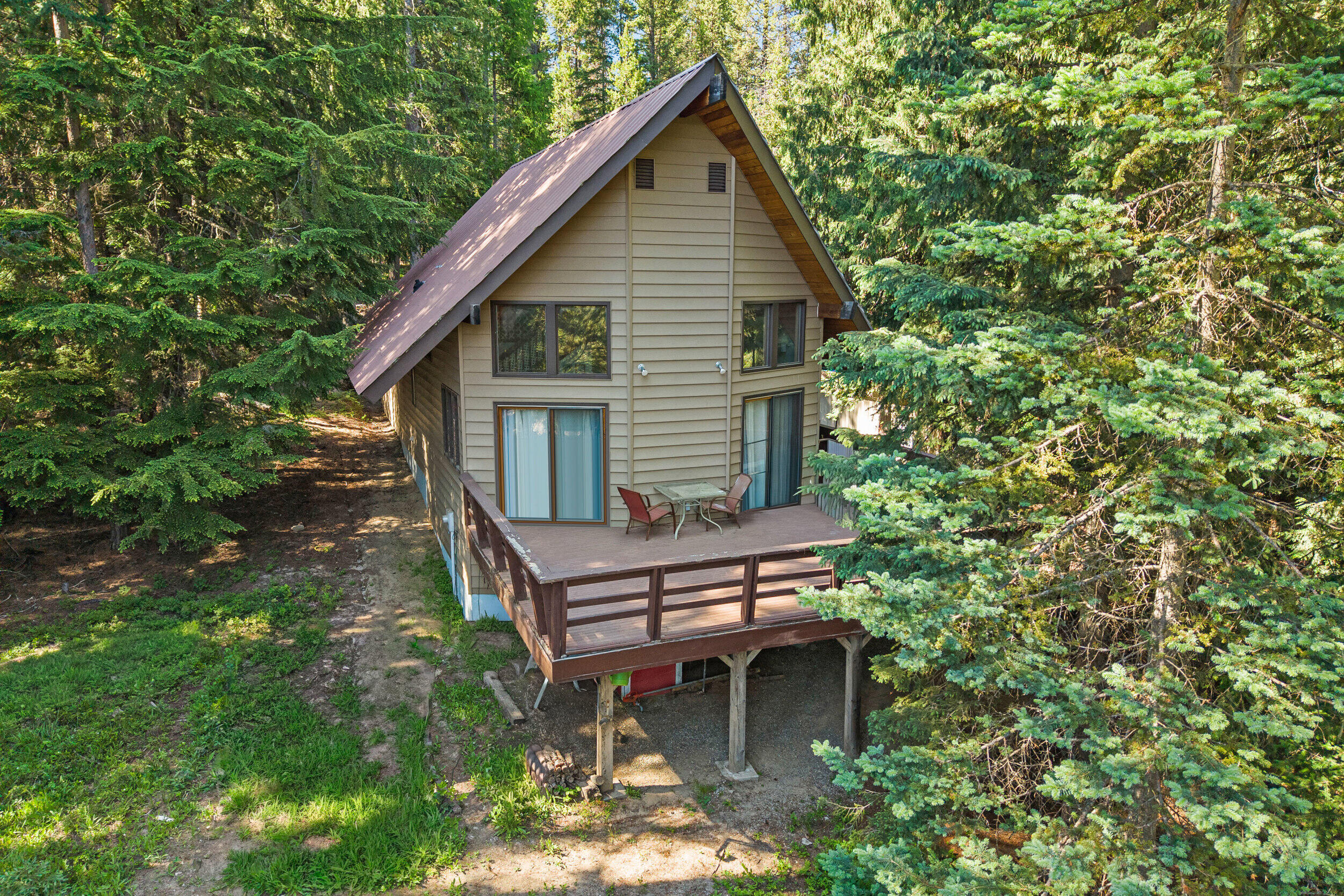 
            Exterior of
            2594 TAMARACK DR
          