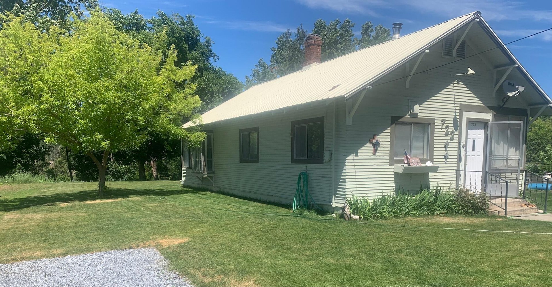 
                        Property photograph at
                        723 SUMMIT AVE
                      