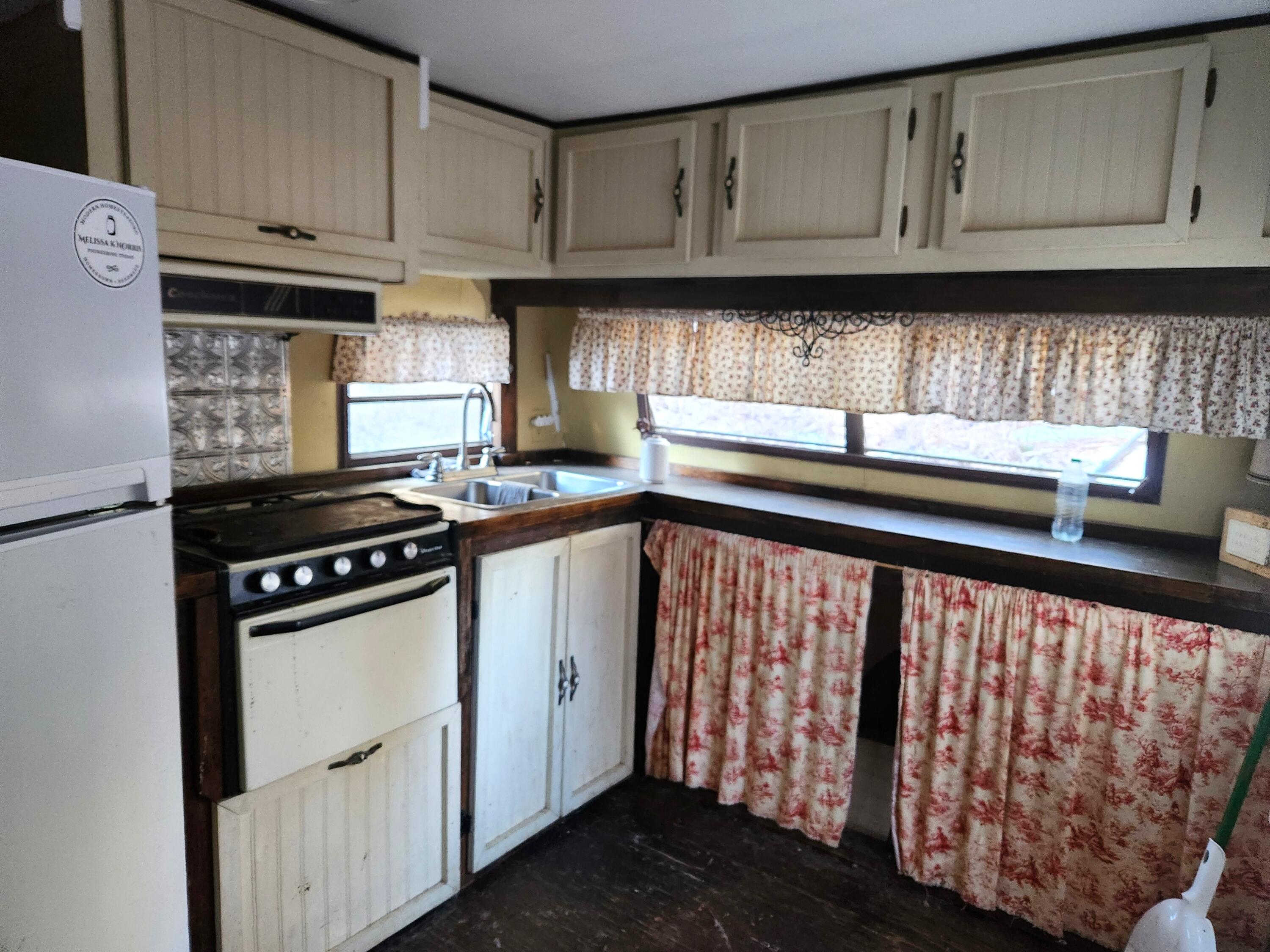 
                        Property photograph at
                        318 ROCKABYE LN
                      