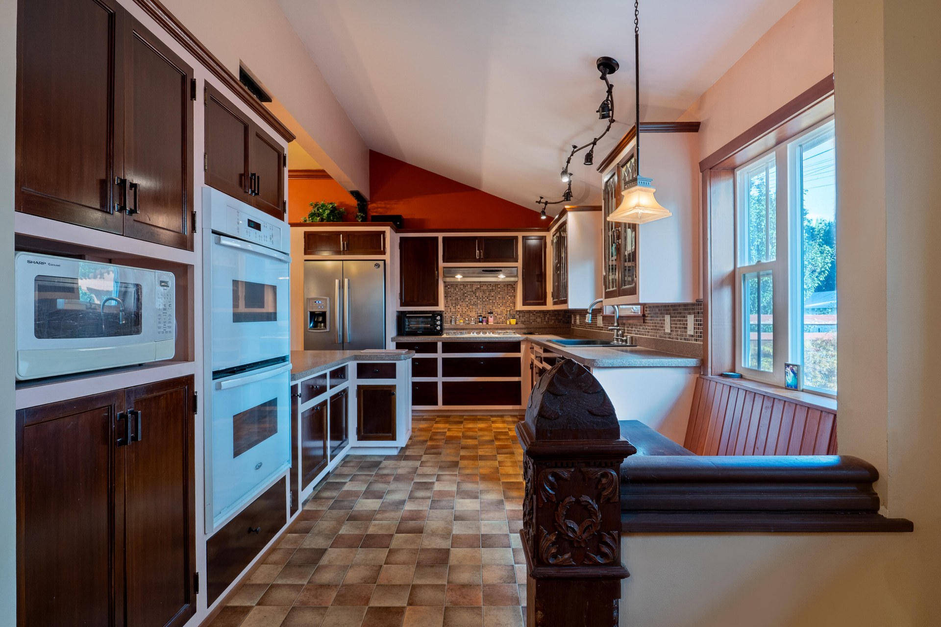 
                        Property photograph at
                        903 W KING ST
                      