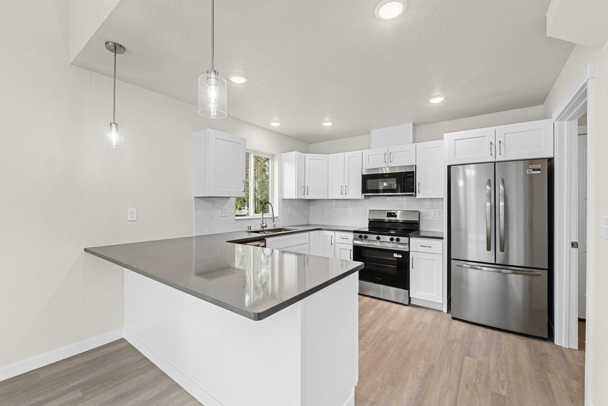 
                        Property photograph at
                        2528 CANYON CREST WAY
                      