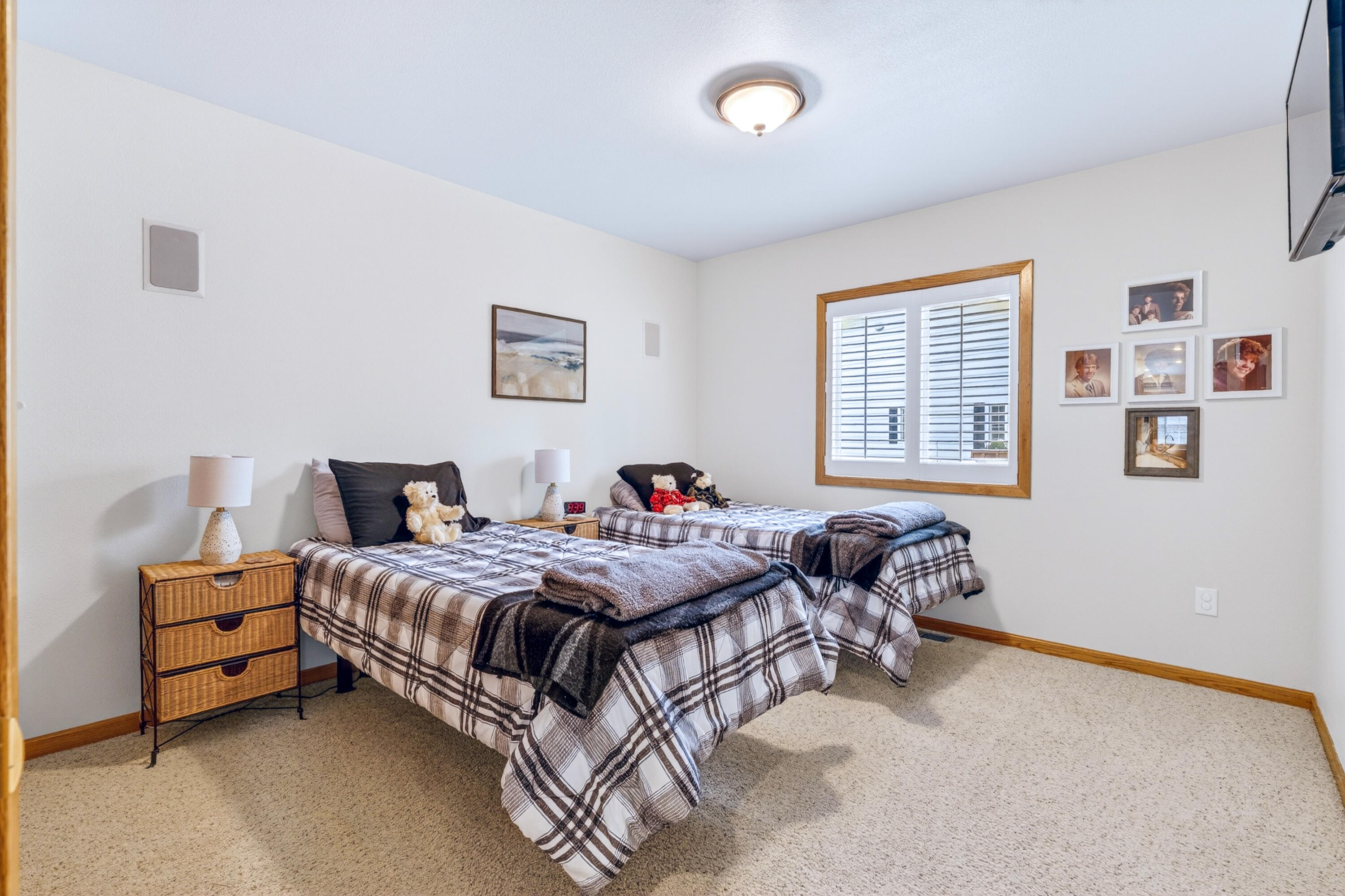
                        Property photograph at
                        257 EAGLE DR
                      