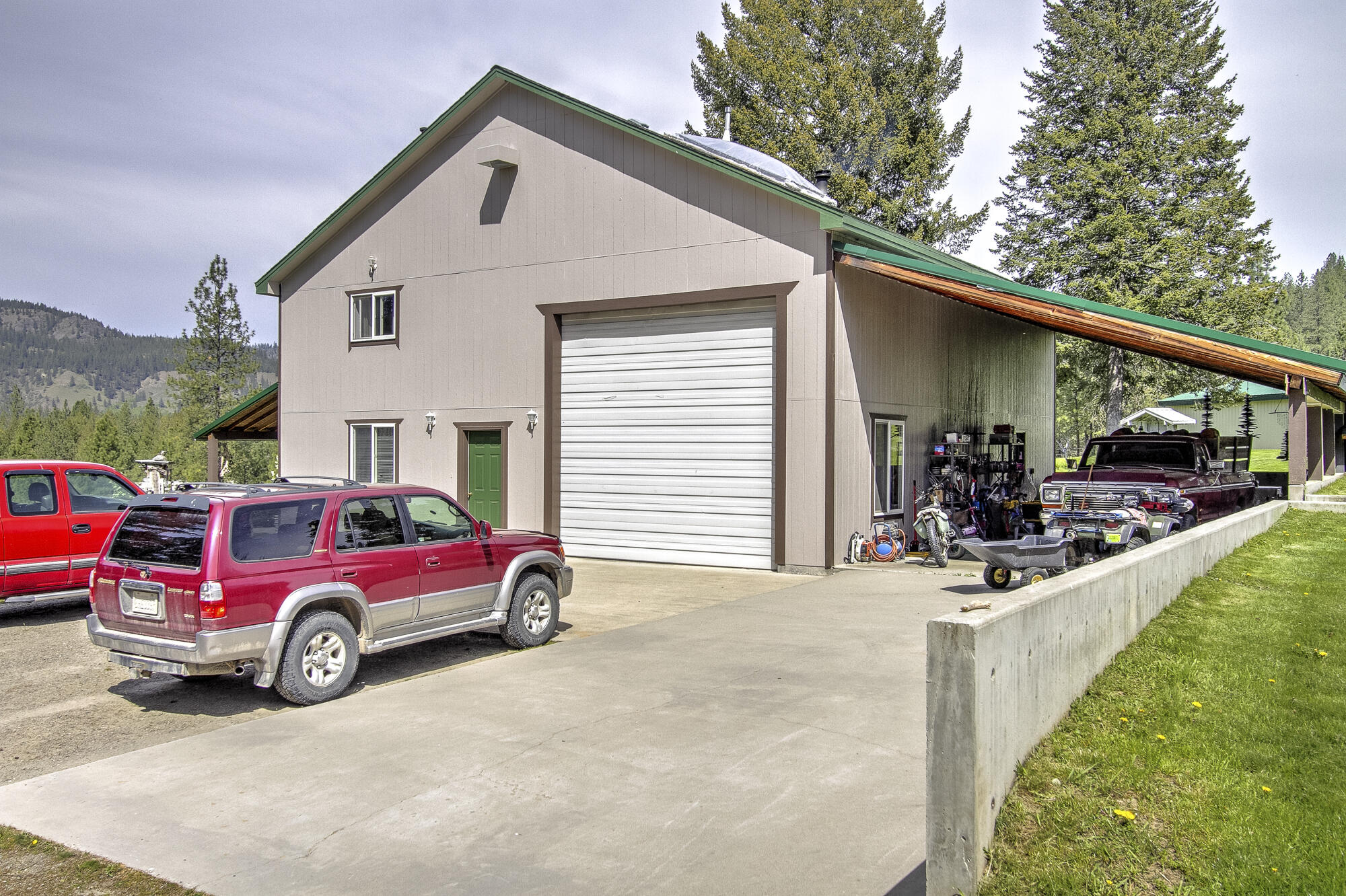 
                        Property photograph at
                        6731 RIVER WAY
                      