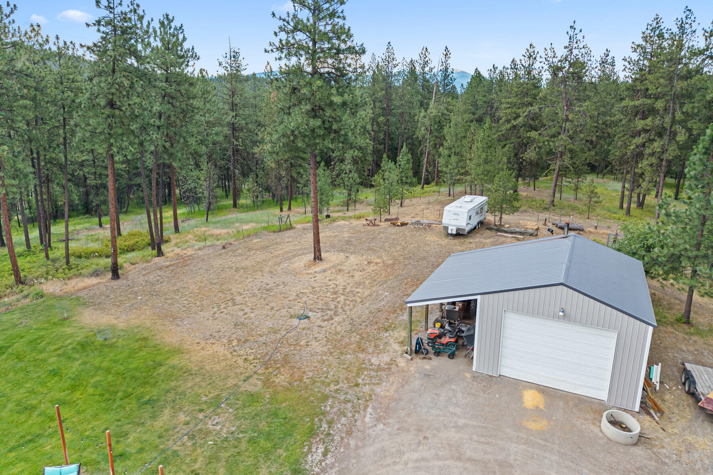 
                        Property photograph at
                        762 MAHONEY RD
                      