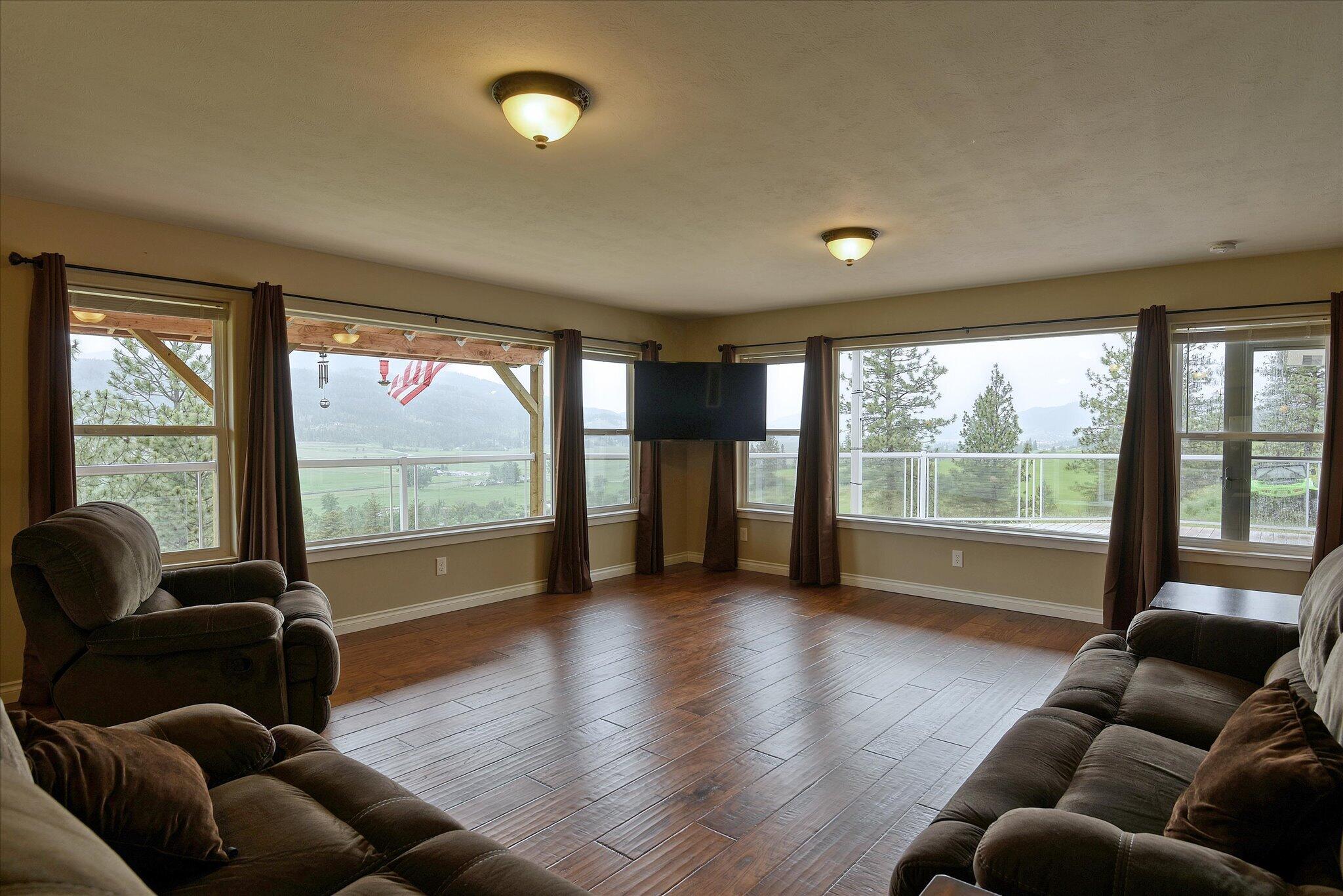 
                        Property photograph at
                        419 US-395 S
                      
