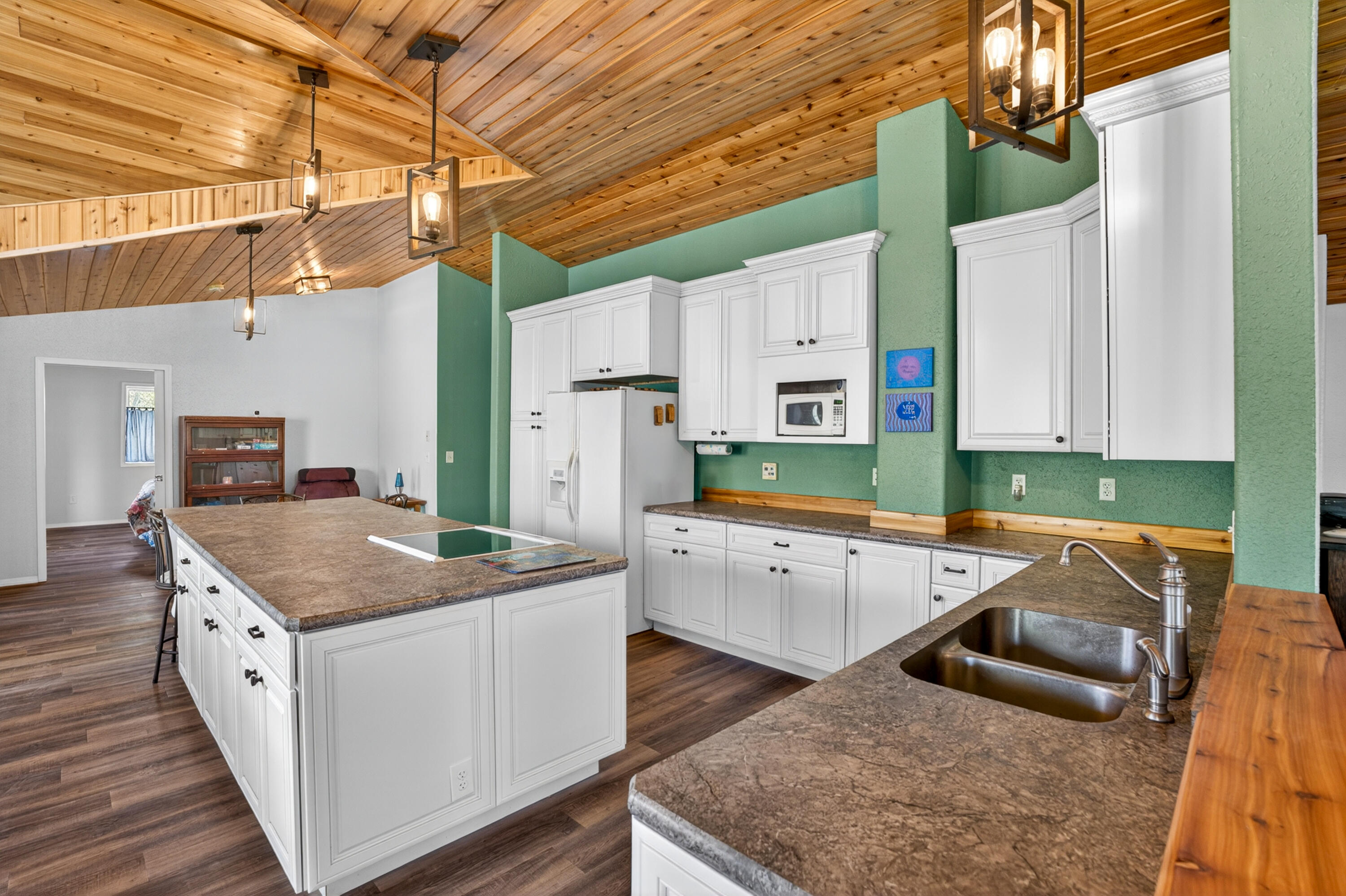 
                        Property photograph at
                        927 MISSION LAKE RD
                      