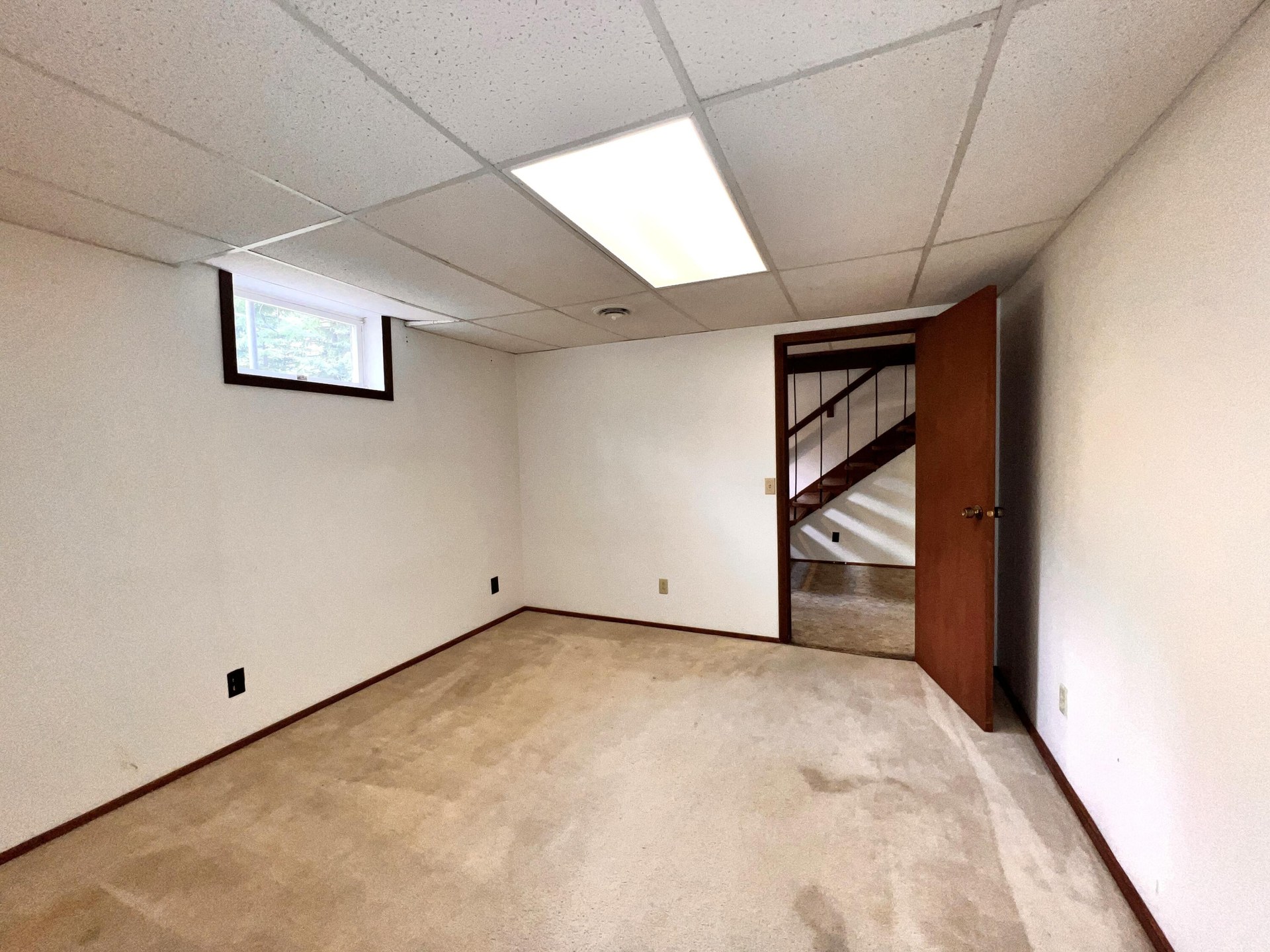 
                        Property photograph at
                        5 VISTA DR
                      