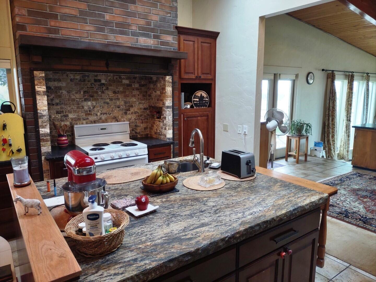 
                        Property photograph at
                        2175 W MCMANAMON RD
                      