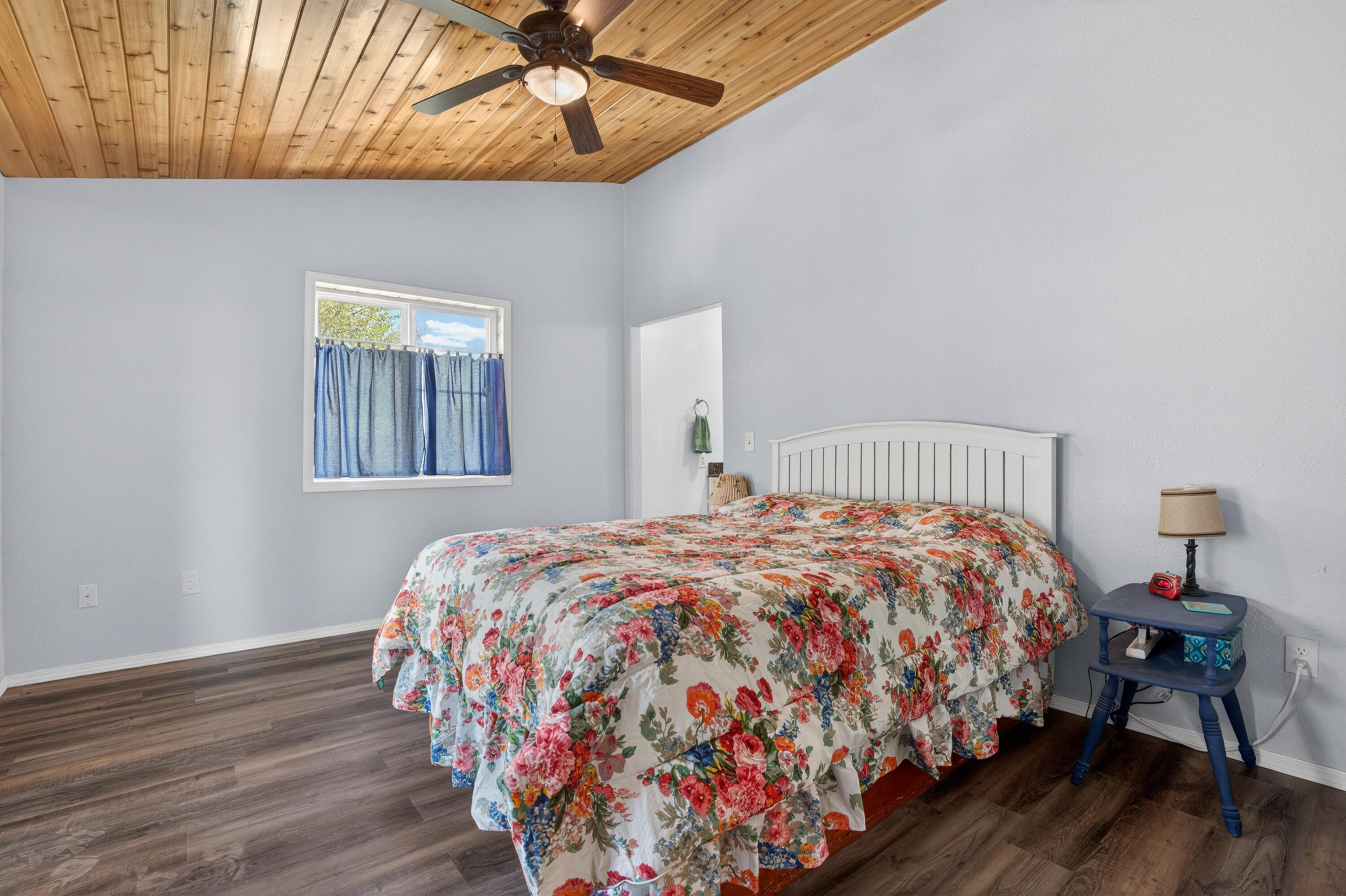 
                        Property photograph at
                        927 MISSION LAKE RD
                      