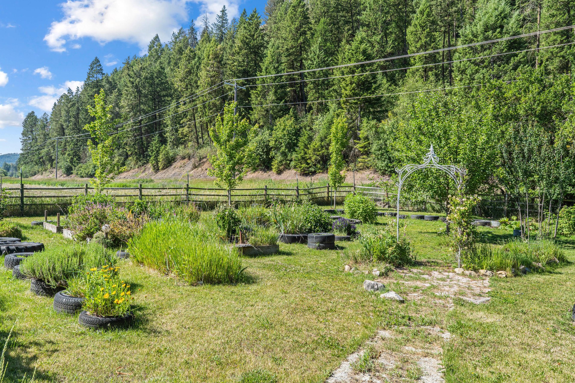 
                        Property photograph at
                        511 VALLEY WESTSIDE RD
                      