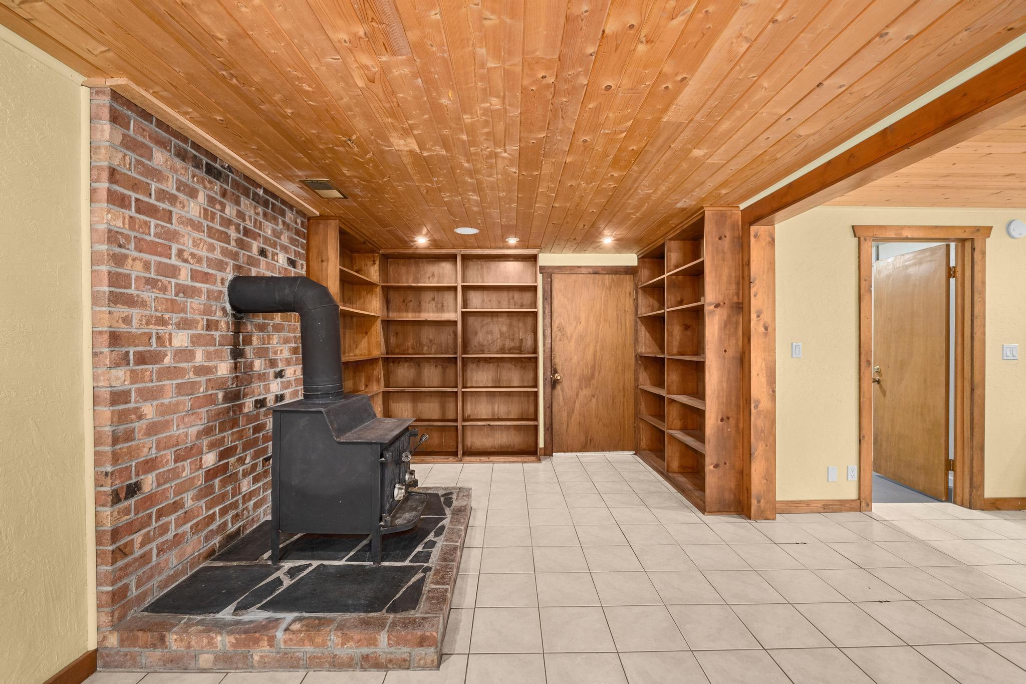 
                        Property photograph at
                        1381 LITTLE TWIN LAKES RD
                      