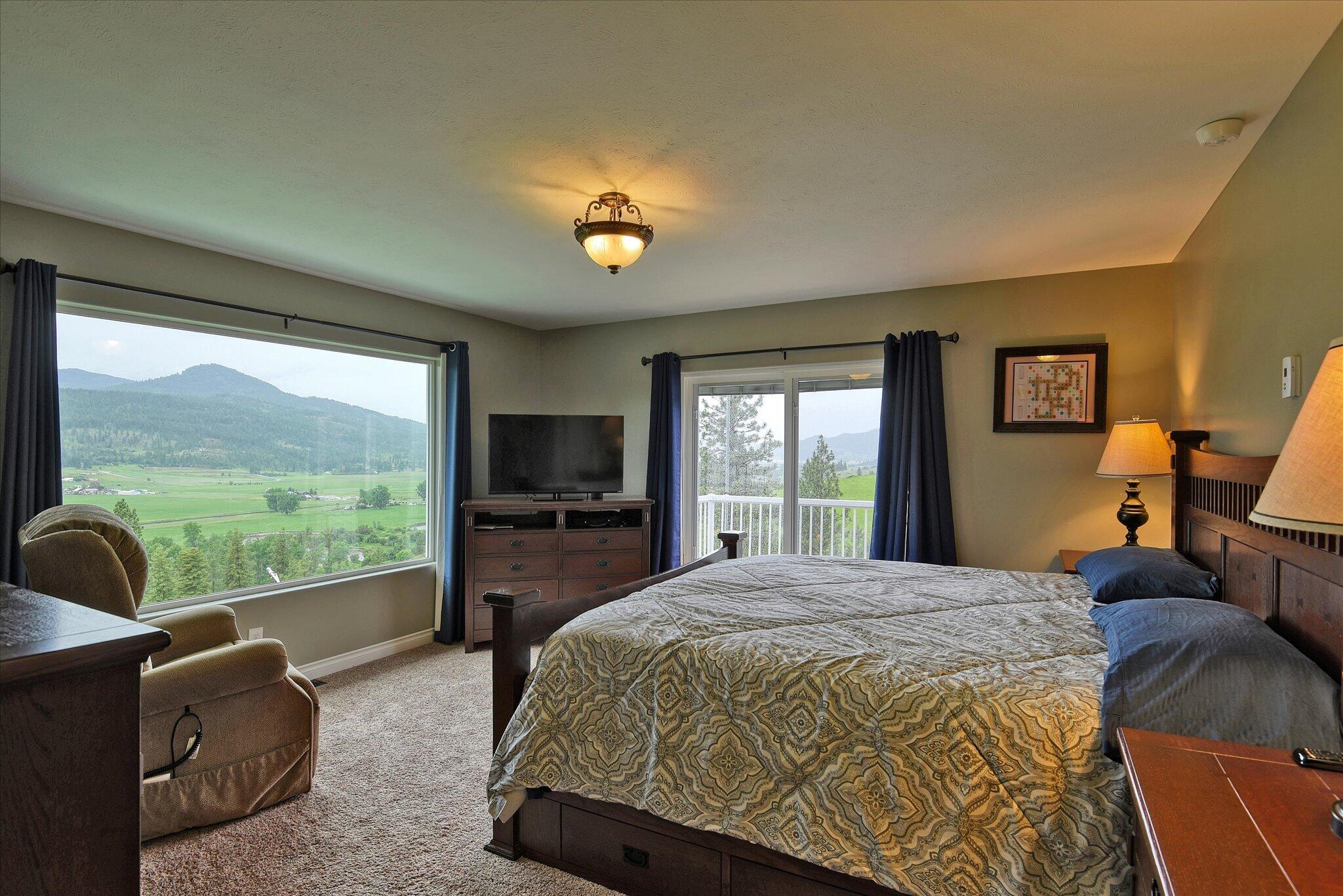 
                        Property photograph at
                        419 US-395 S
                      
