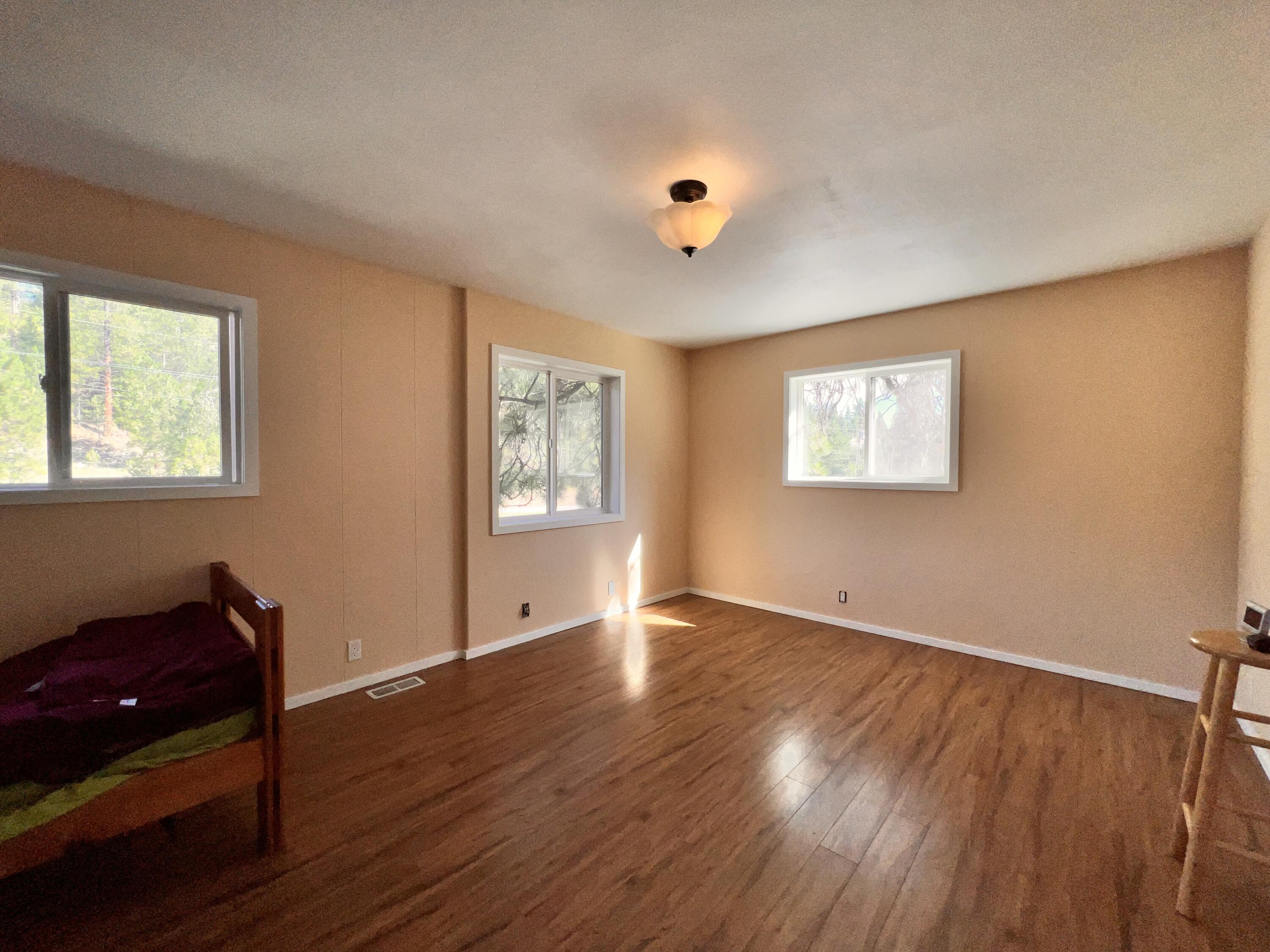 
                        Property photograph at
                        17320 HIGHWAY 21 N
                      