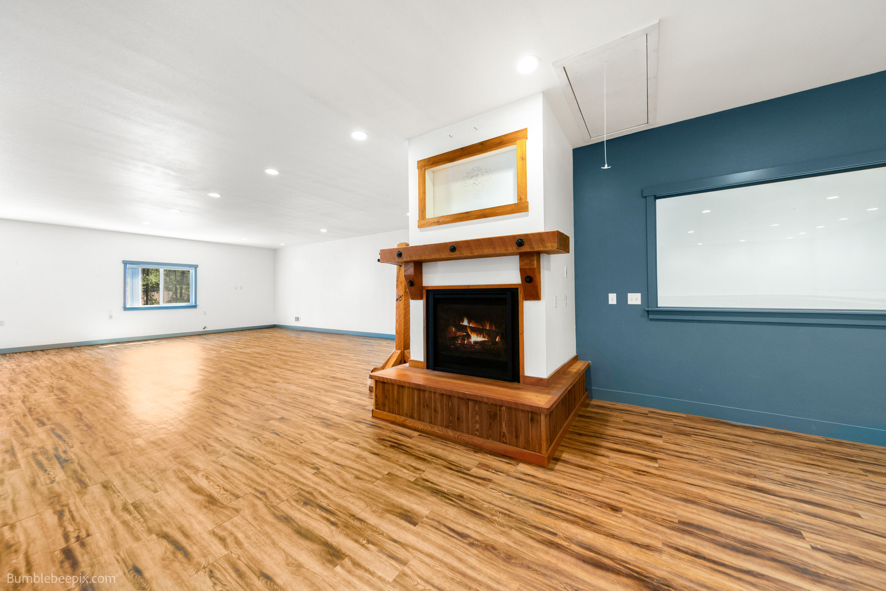 
                        Property photograph at
                        393958 HIGHWAY 20
                      