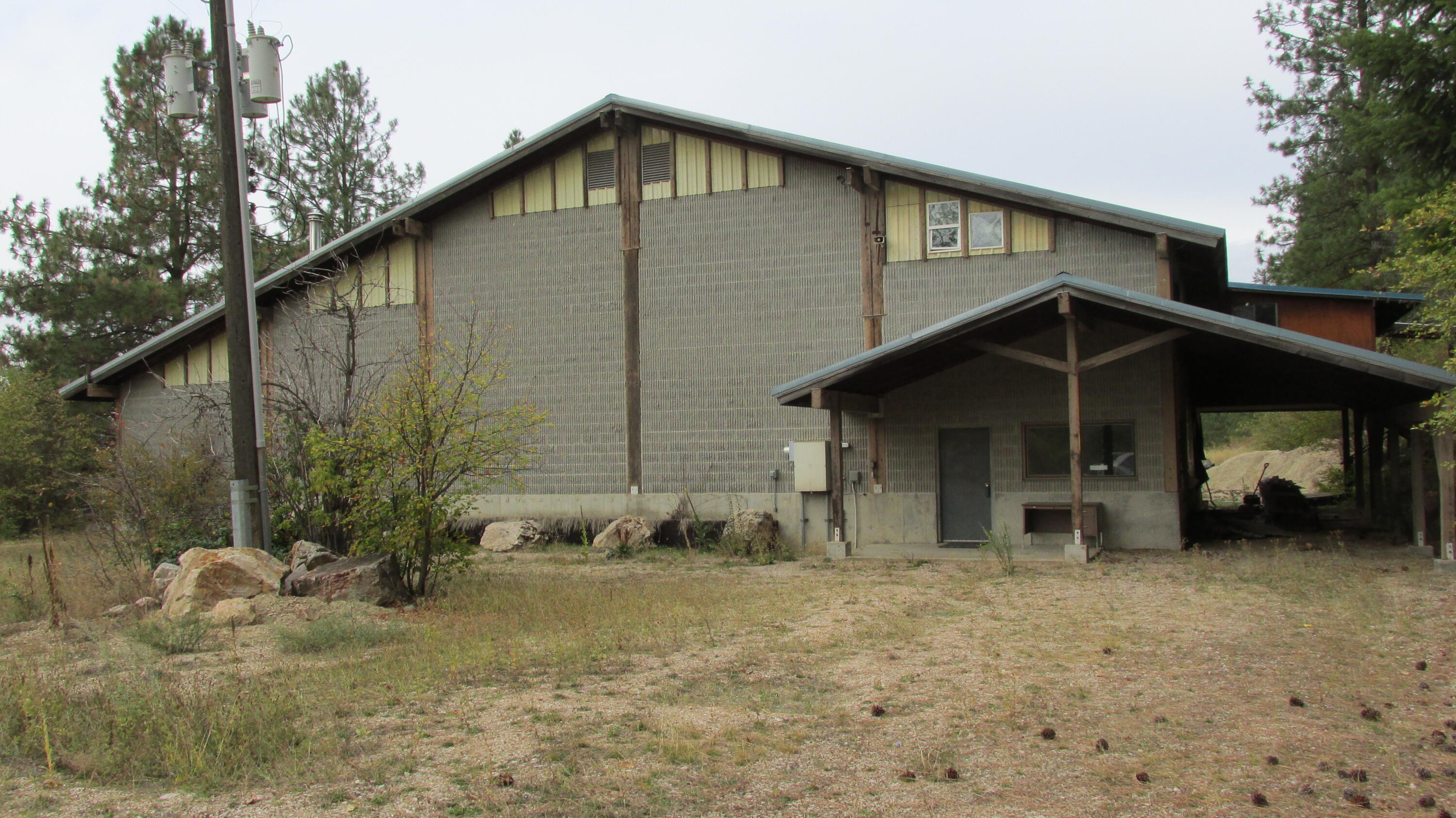 
            Exterior of
            1475 US-395
          