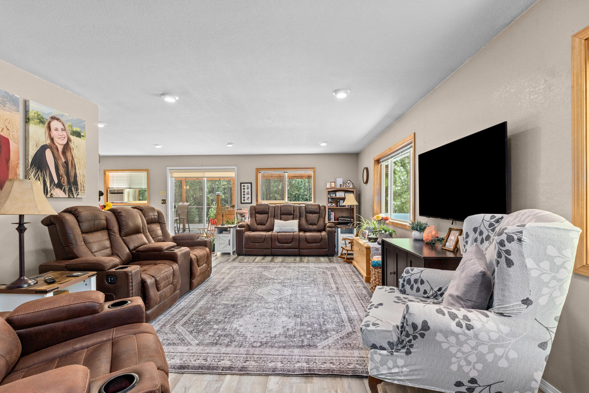 
                        Property photograph at
                        762 MAHONEY RD
                      