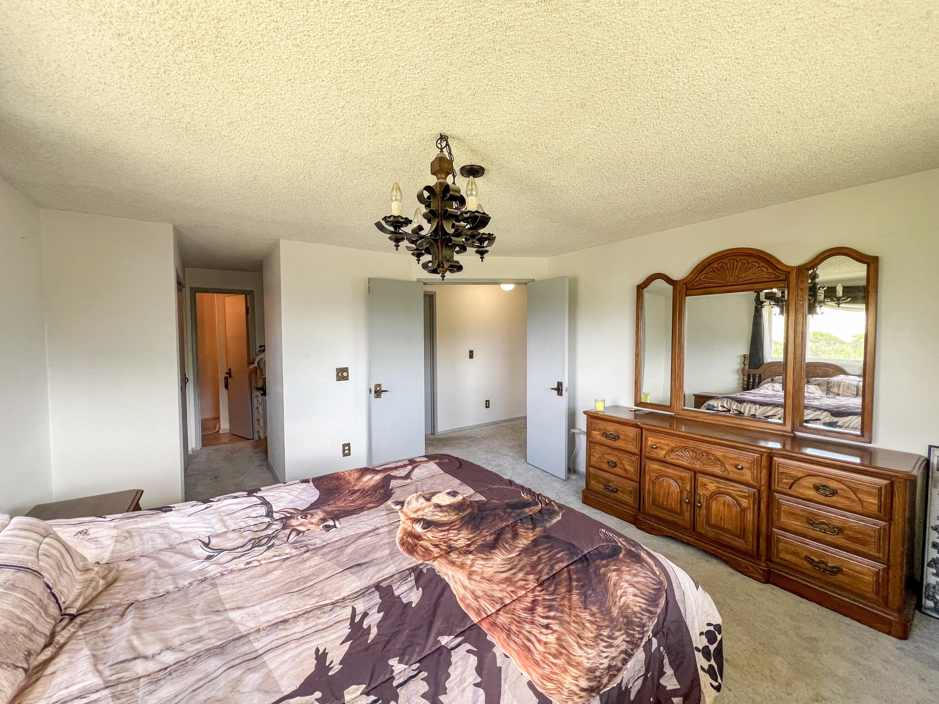 
                        Property photograph at
                        598 N HWY 395
                      