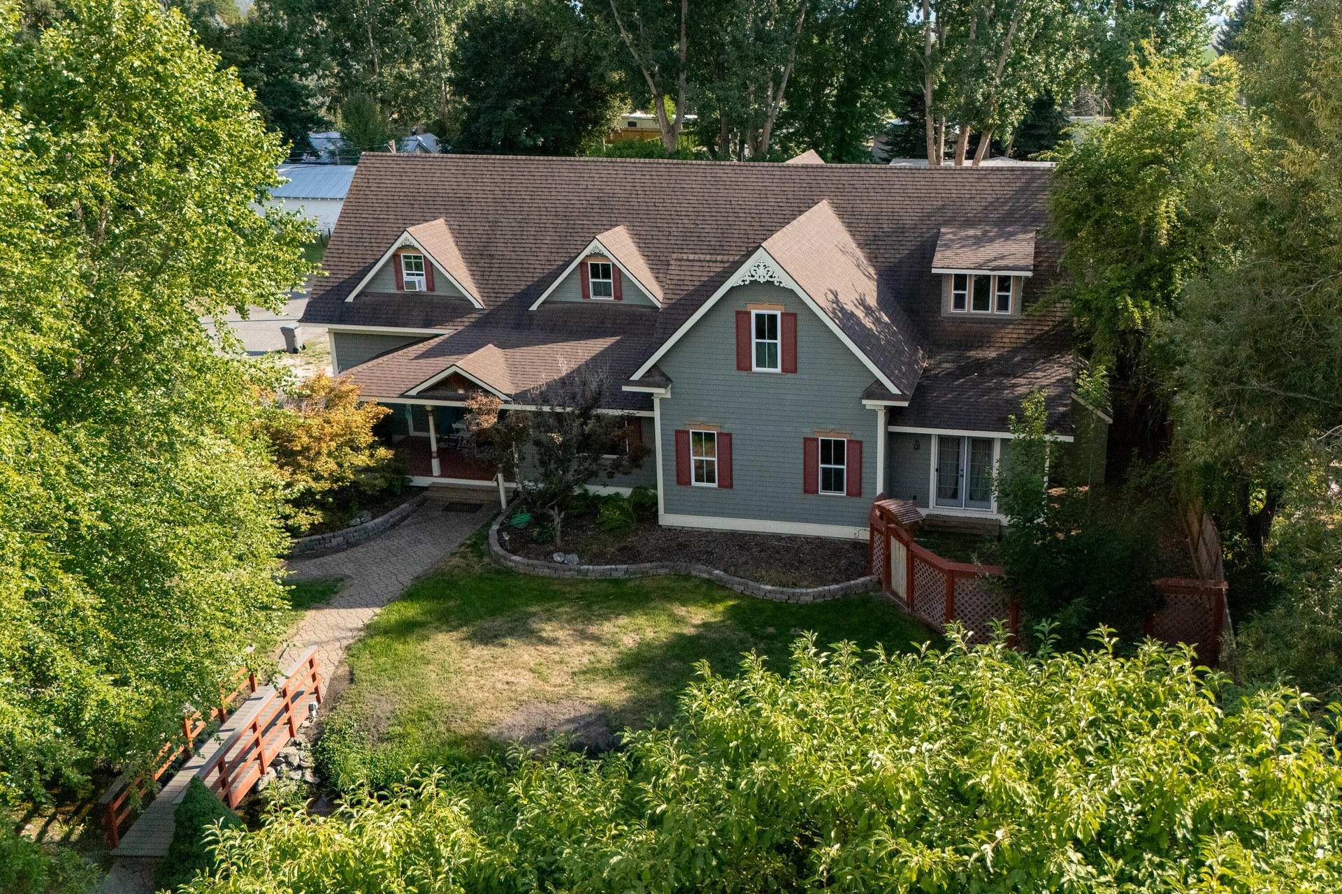 
                        Property photograph at
                        903 W KING ST
                      